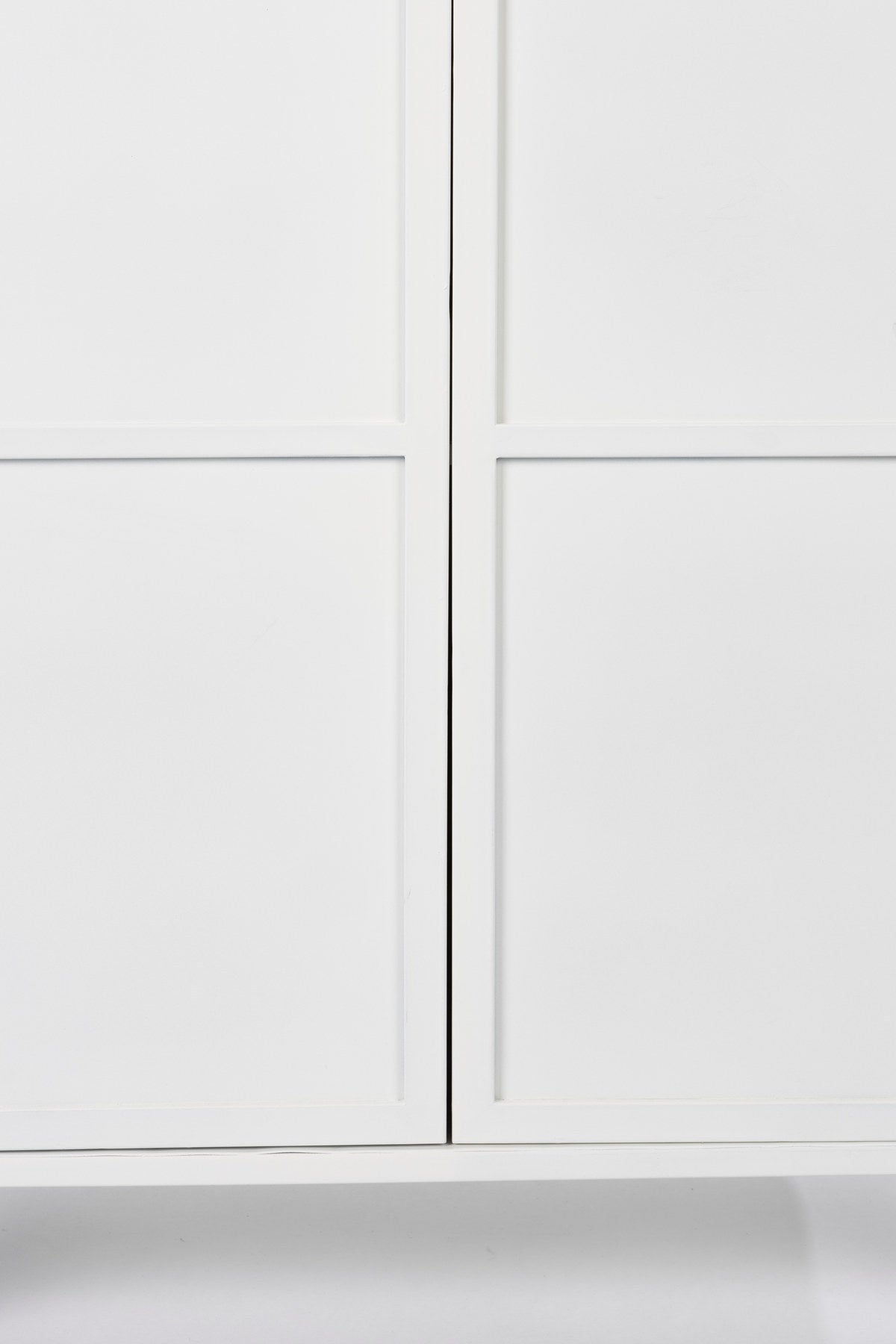 Cabinet MIYA HIGH 2türig in Weiss präsentiert im Onlineshop von KAQTU Design AG. Vitrine ist von White Label Living