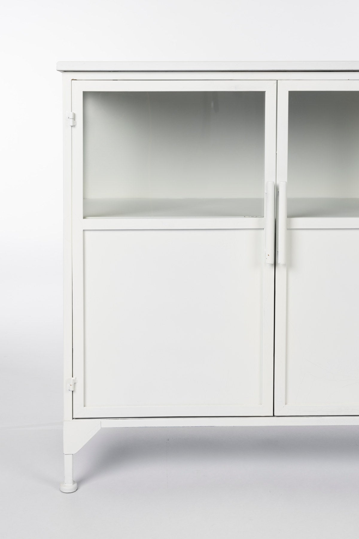Sidbeoard MIYA LOW 3türig in Weiss präsentiert im Onlineshop von KAQTU Design AG. Sideboard ist von White Label Living