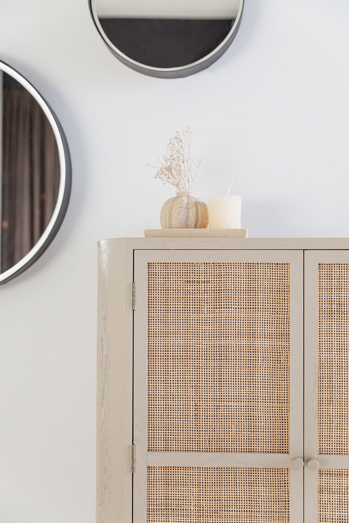 Cabinet Amaya Low 2do in beige präsentiert im Onlineshop von KAQTU Design AG. Cabinet ist von White Label Living