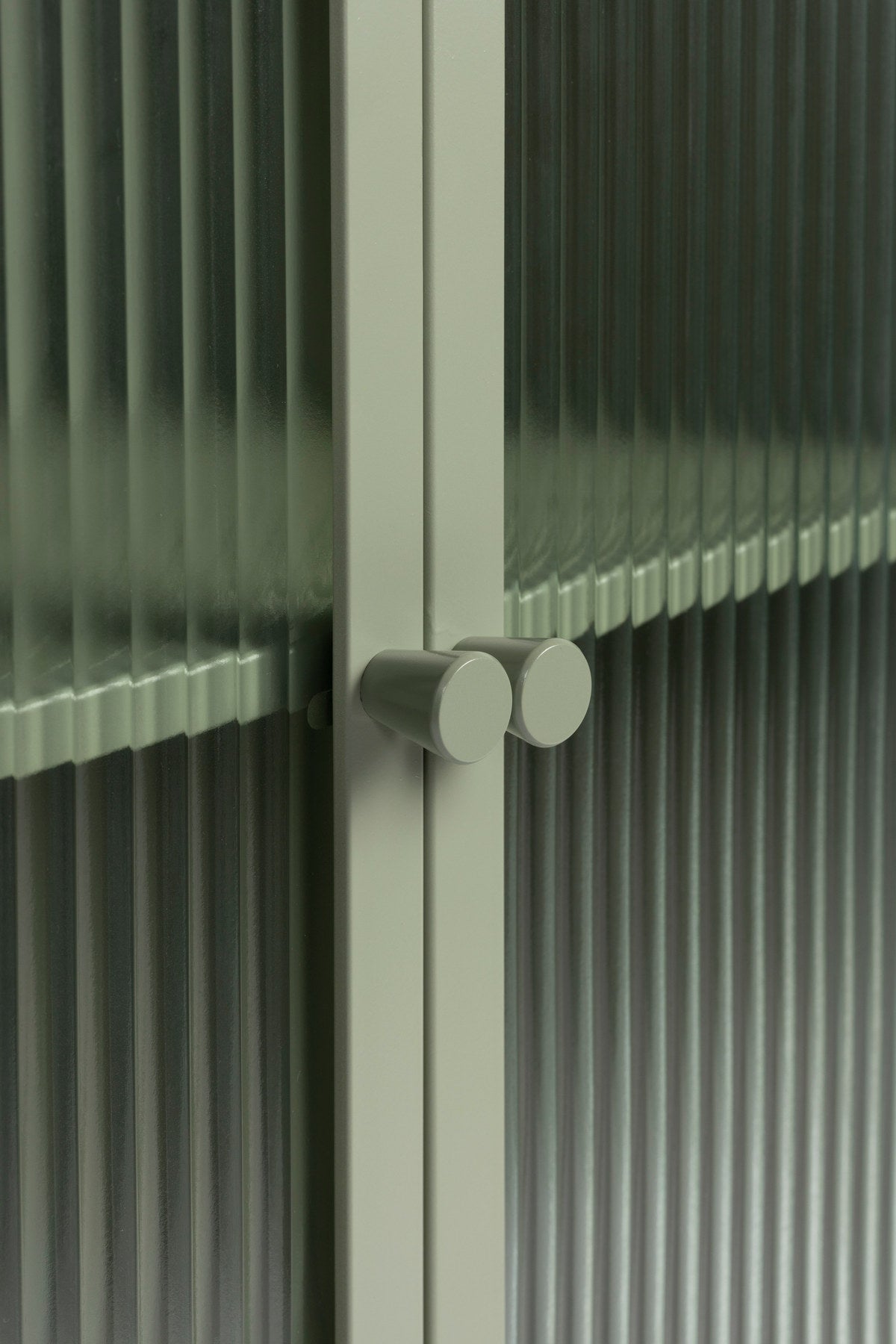 Cabinet Herbe Large in Grün präsentiert im Onlineshop von KAQTU Design AG. Cabinet ist von White Label Living