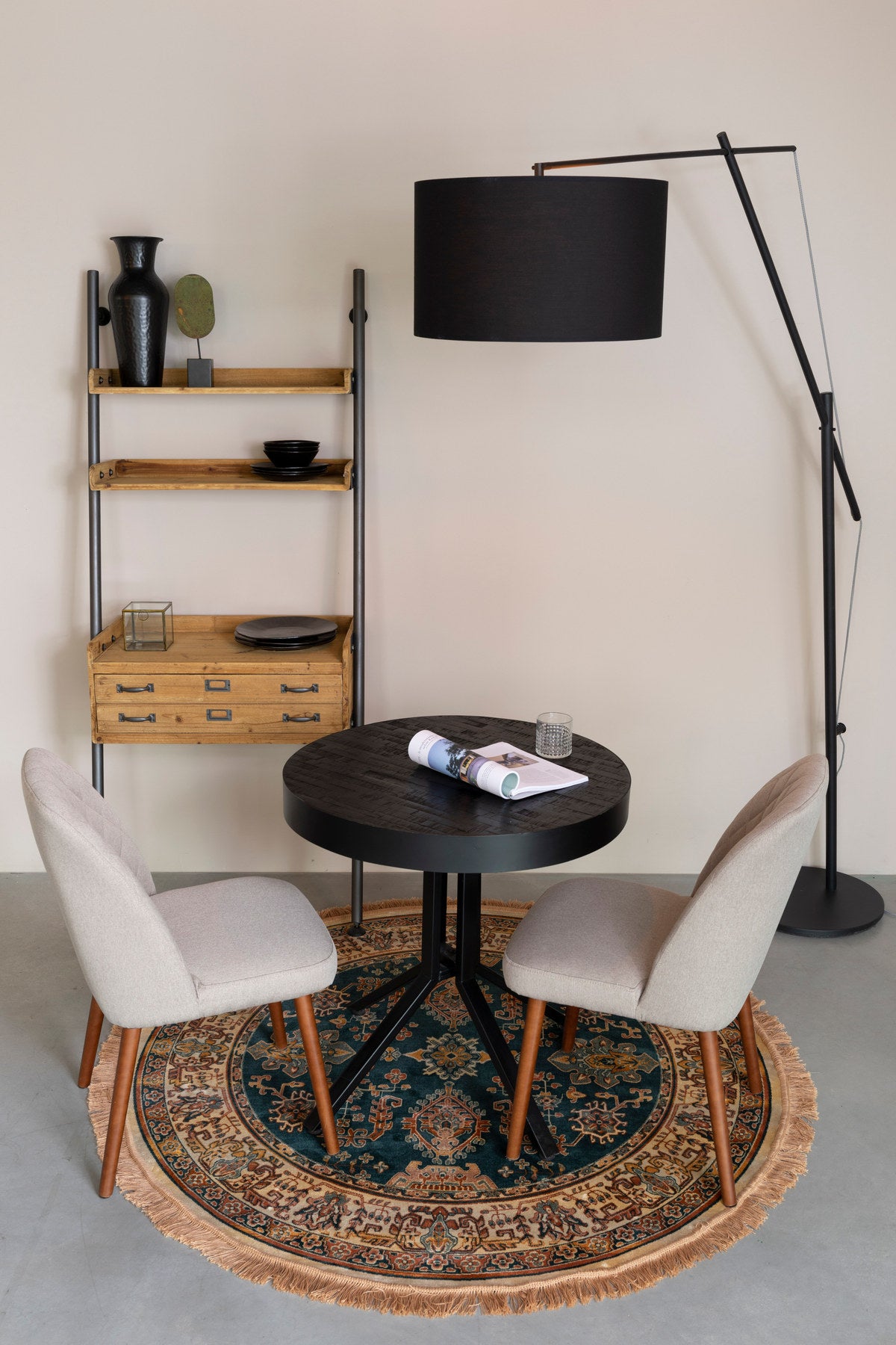 Stehleuchte TOKIO in Schwarz präsentiert im Onlineshop von KAQTU Design AG. Stehleuchte ist von White Label Living