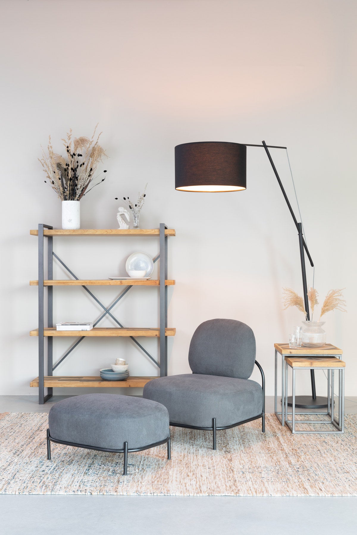 Stehleuchte TOKIO in Schwarz präsentiert im Onlineshop von KAQTU Design AG. Stehleuchte ist von White Label Living