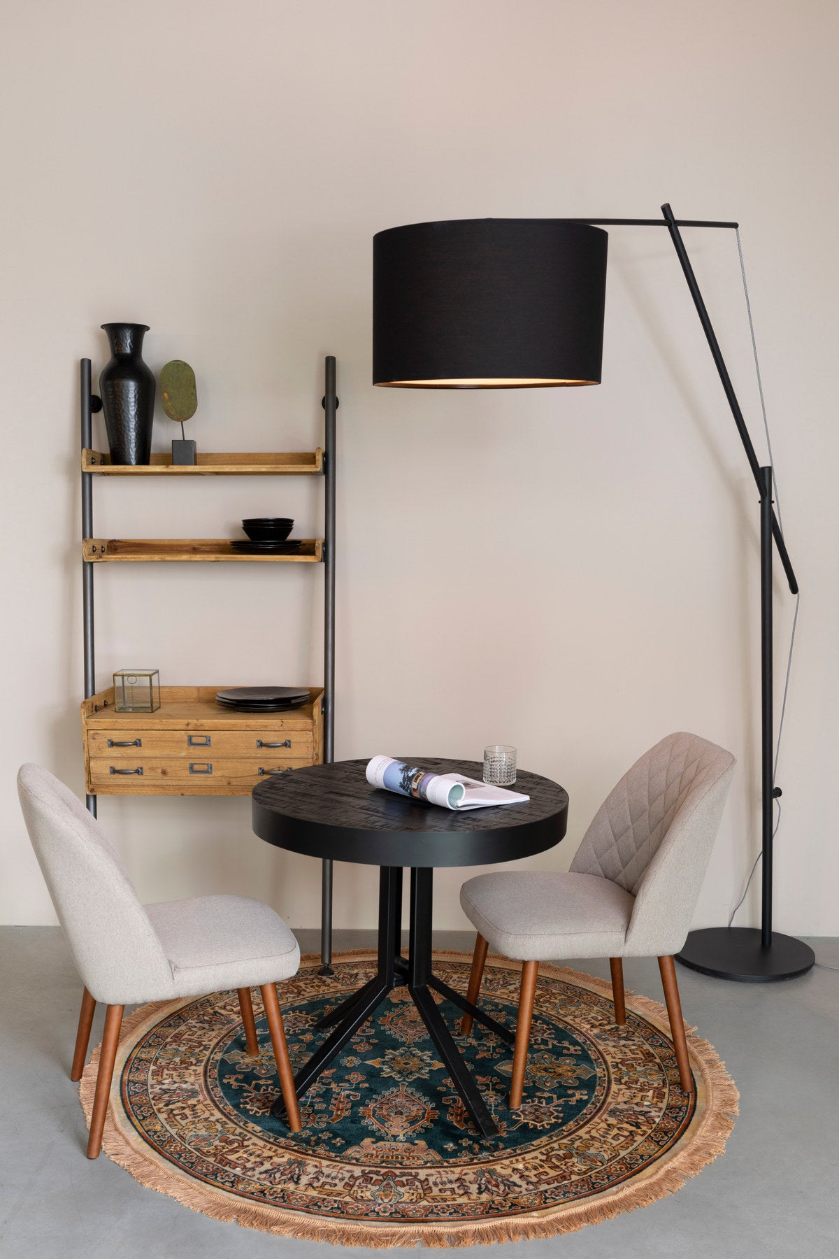 Stehleuchte TOKIO in Schwarz präsentiert im Onlineshop von KAQTU Design AG. Stehleuchte ist von White Label Living