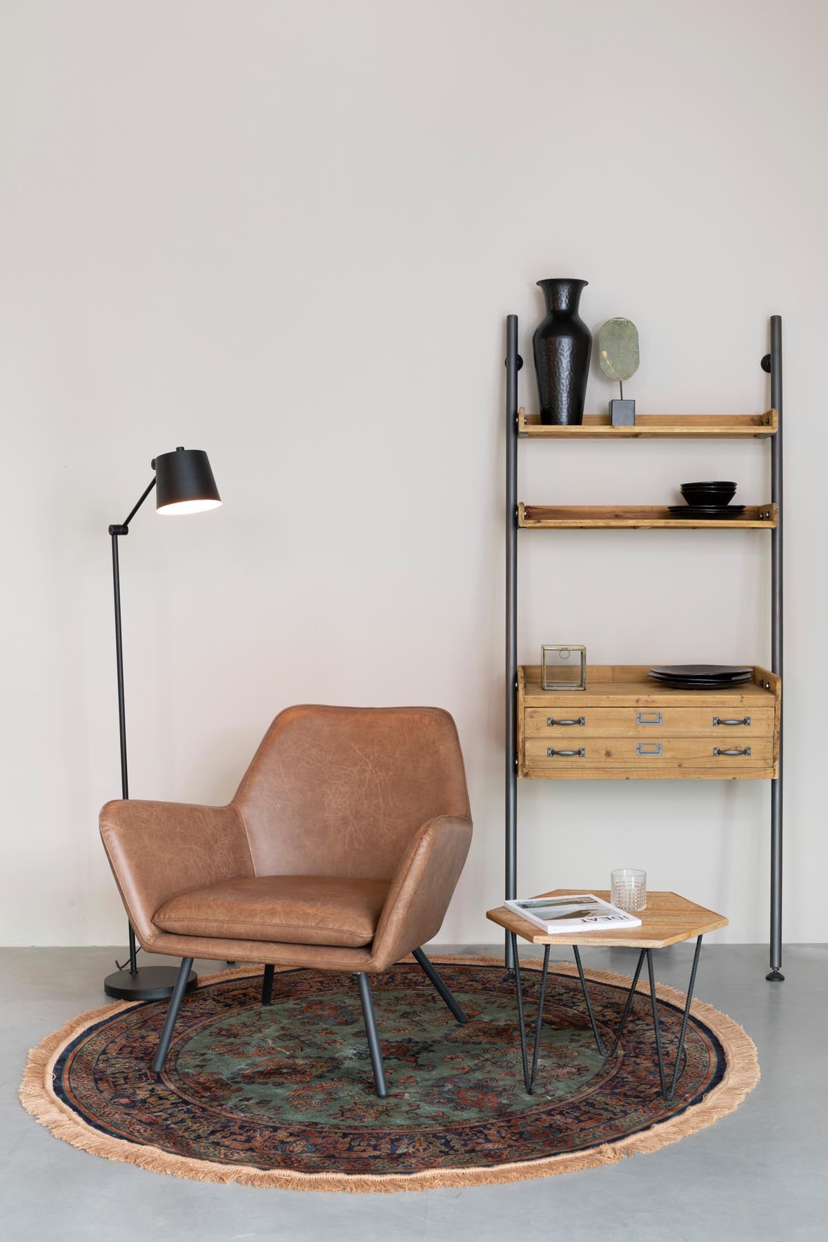 Stehleuchte HAJO in Grau präsentiert im Onlineshop von KAQTU Design AG. Stehleuchte ist von White Label Living