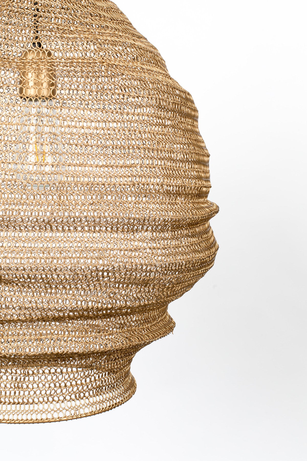 Pendellampe Lena in Gold präsentiert im Onlineshop von KAQTU Design AG. Pendelleuchte ist von White Label Living