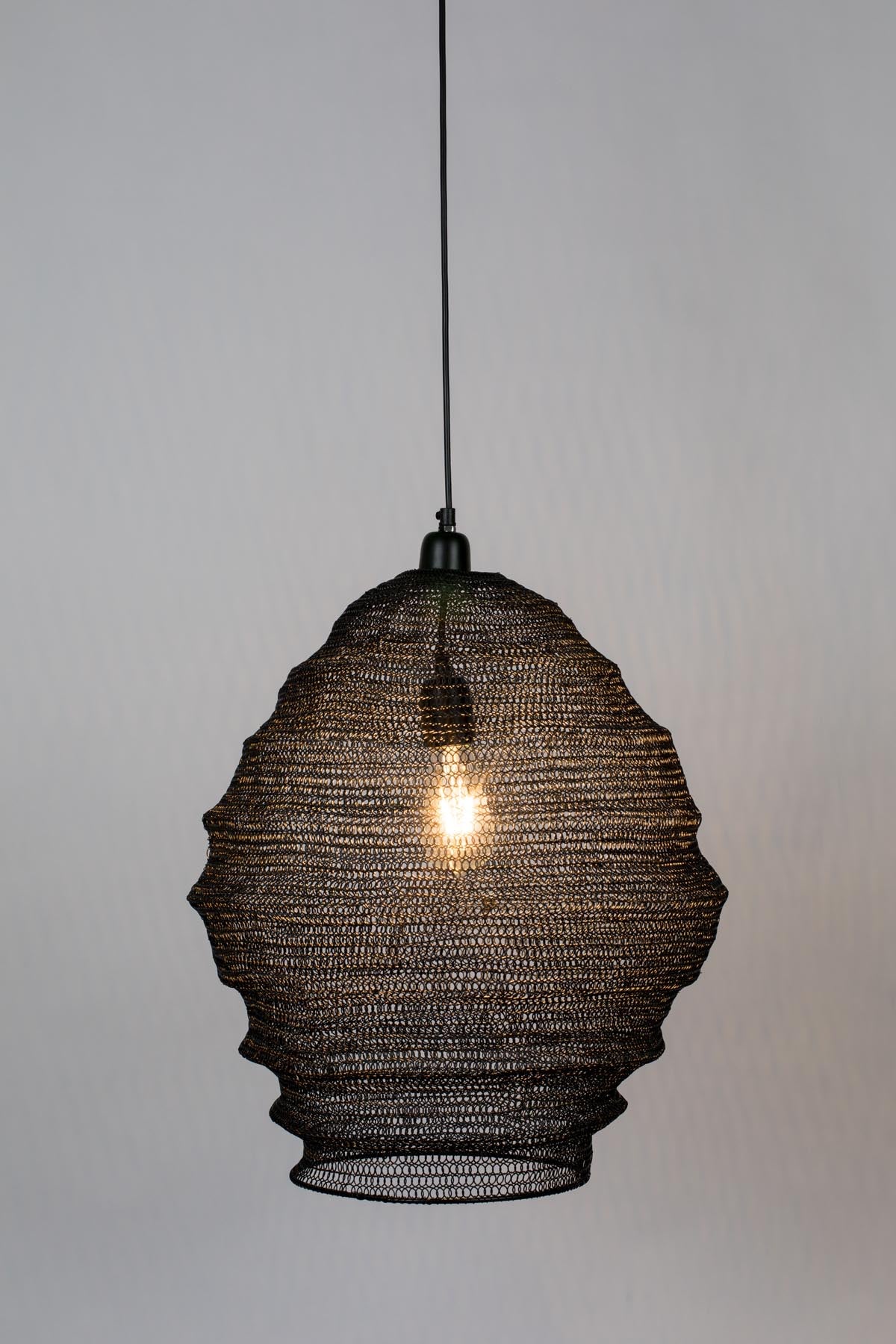 Pendellampe Lena in Schwarz präsentiert im Onlineshop von KAQTU Design AG. Pendelleuchte ist von White Label Living