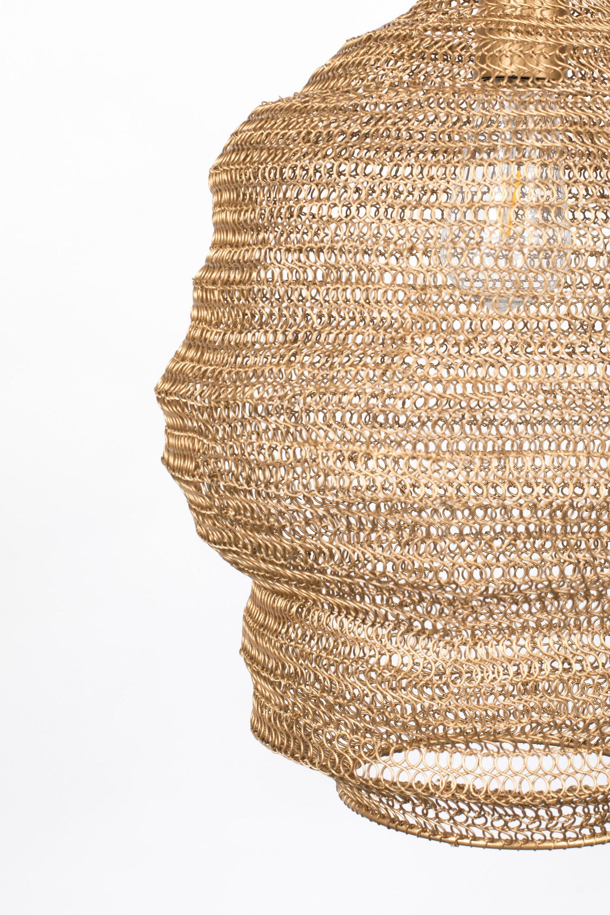 Pendellampe Lena in Gold präsentiert im Onlineshop von KAQTU Design AG. Pendelleuchte ist von White Label Living