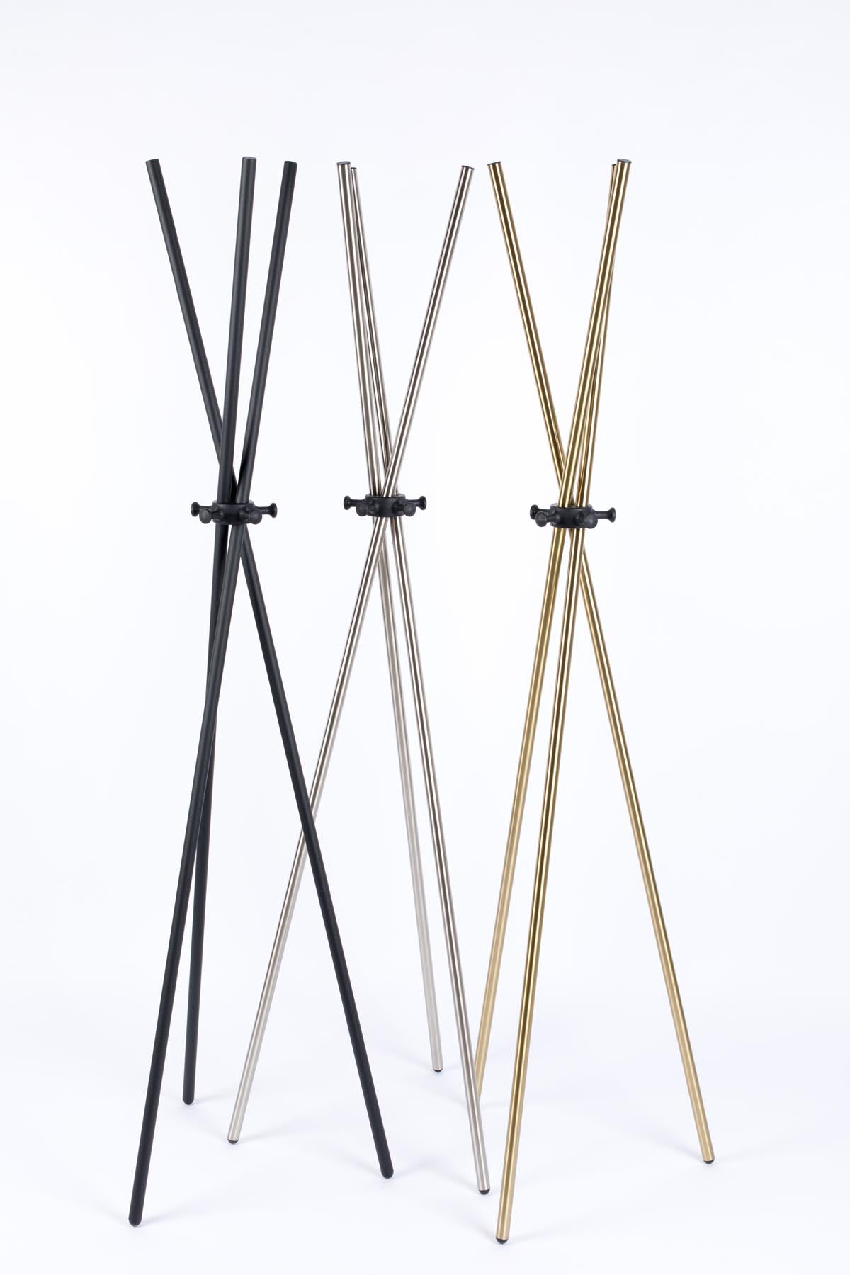 Kleiderständer DARWIN in Schwarz präsentiert im Onlineshop von KAQTU Design AG. Kleiderständer ist von White Label Living
