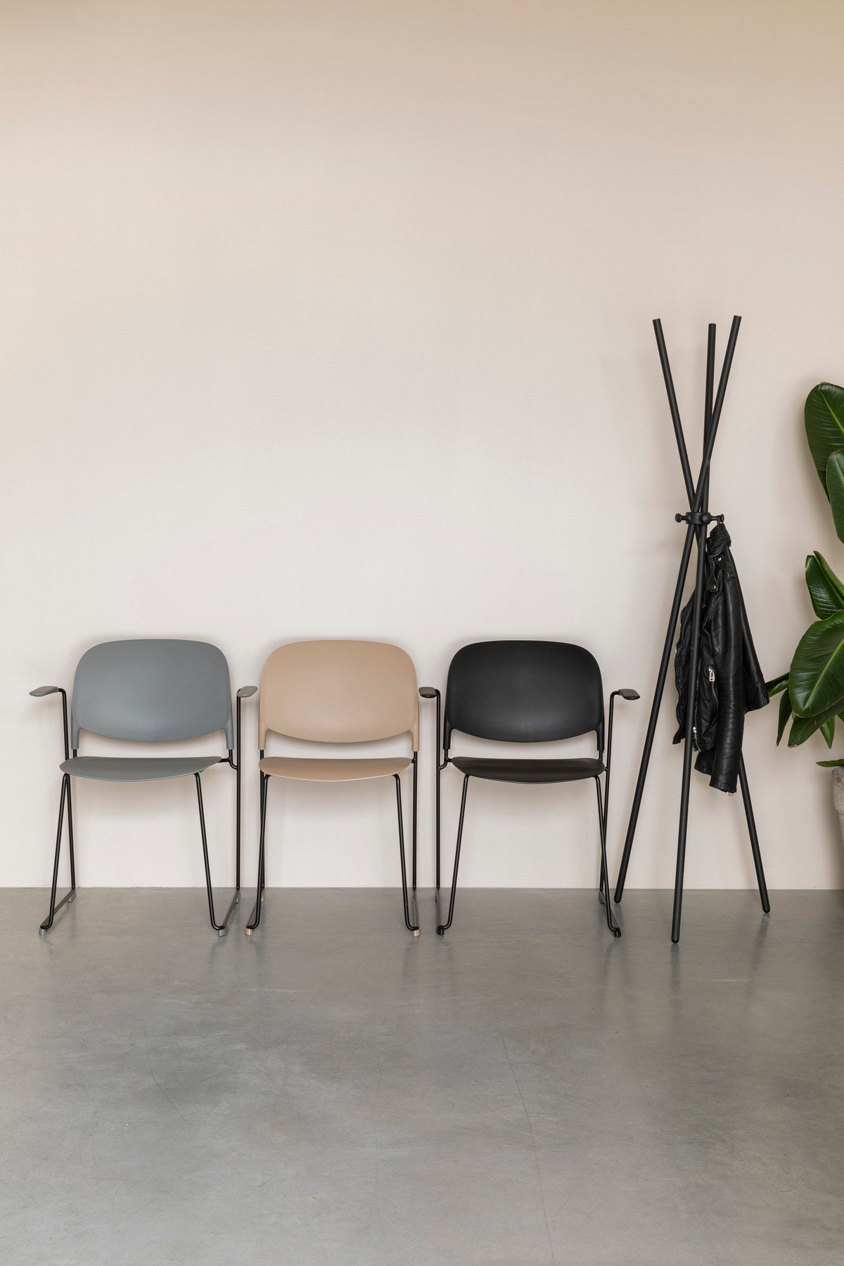 Kleiderständer DARWIN in Schwarz präsentiert im Onlineshop von KAQTU Design AG. Kleiderständer ist von White Label Living