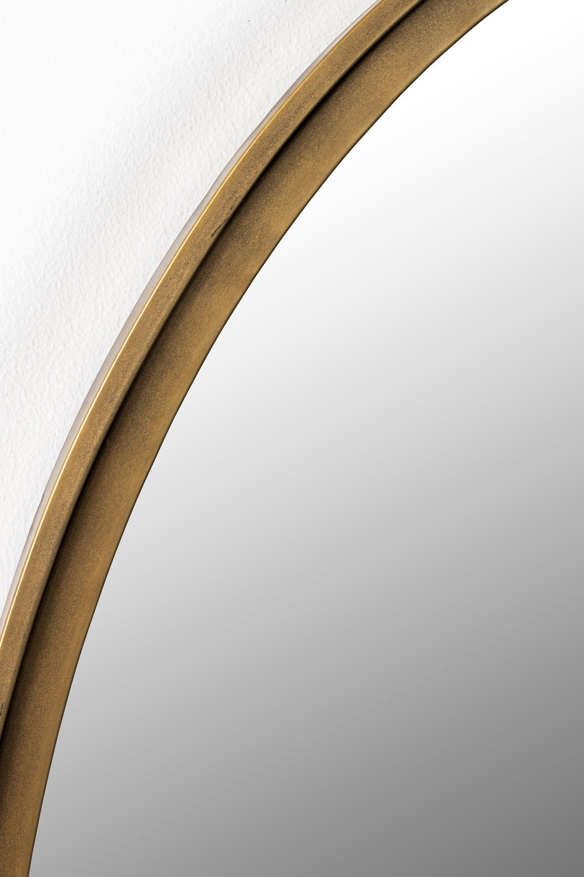 Spiegel MATZ OVAL in Gold präsentiert im Onlineshop von KAQTU Design AG. Wandspiegel ist von White Label Living