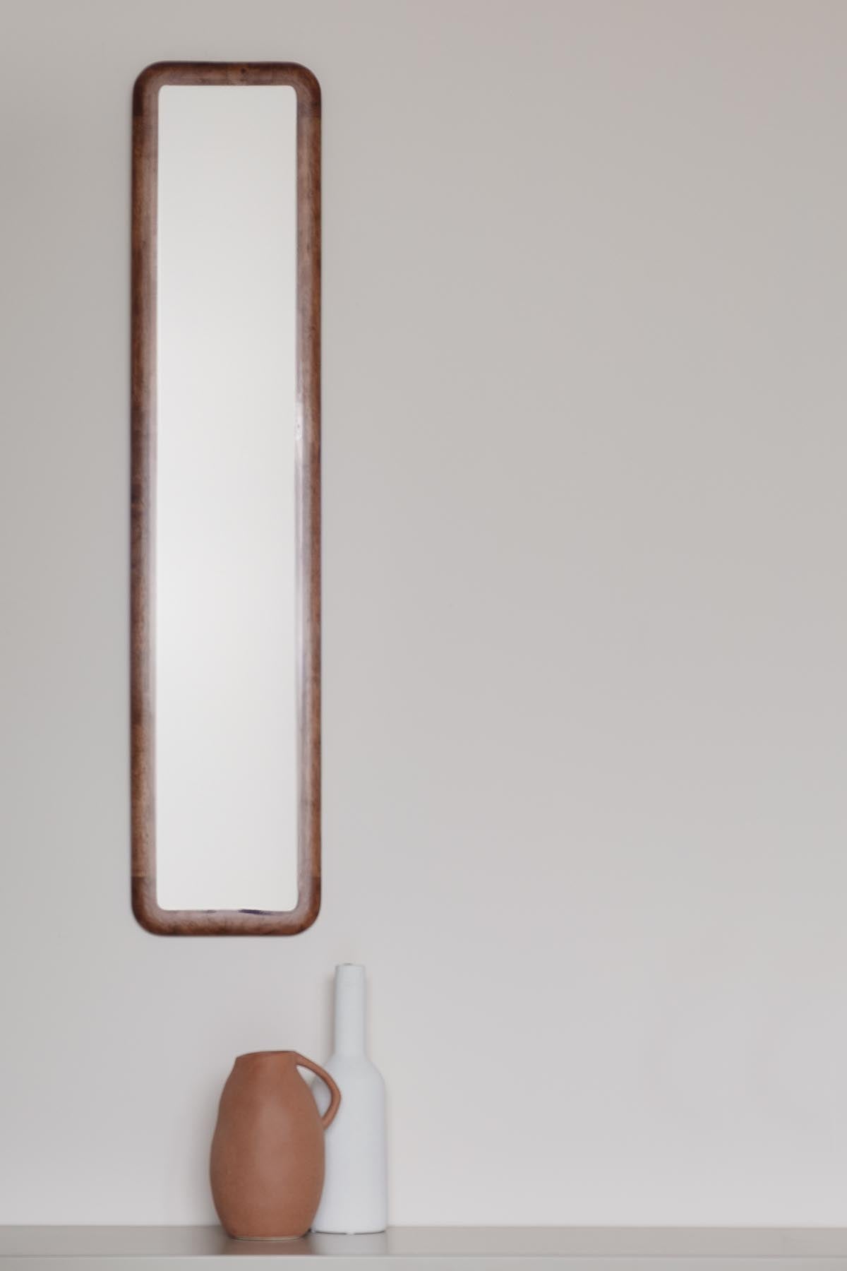Nyko Spiegel Rechteck M in beige präsentiert im Onlineshop von KAQTU Design AG. Wandspiegel ist von White Label Living