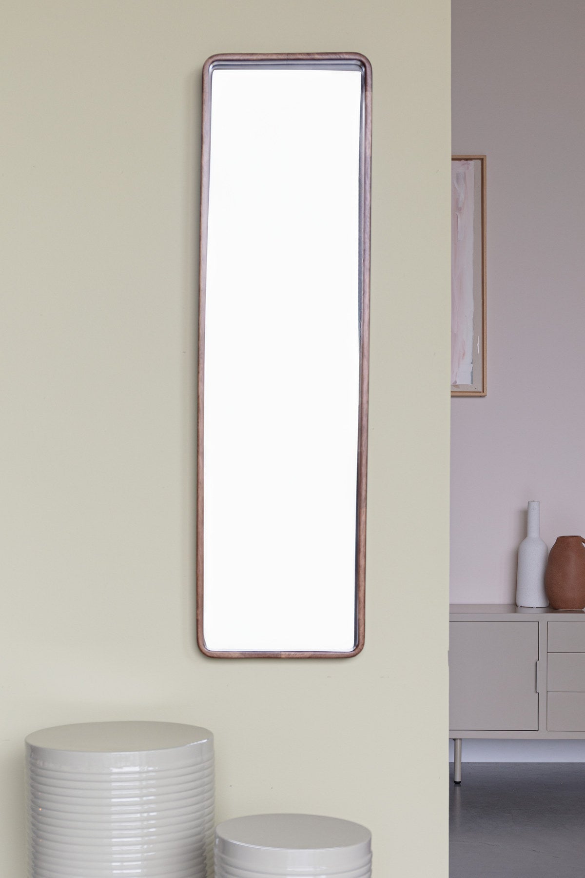 Nyko Spiegel Rechteck L in beige präsentiert im Onlineshop von KAQTU Design AG. Wandspiegel ist von White Label Living