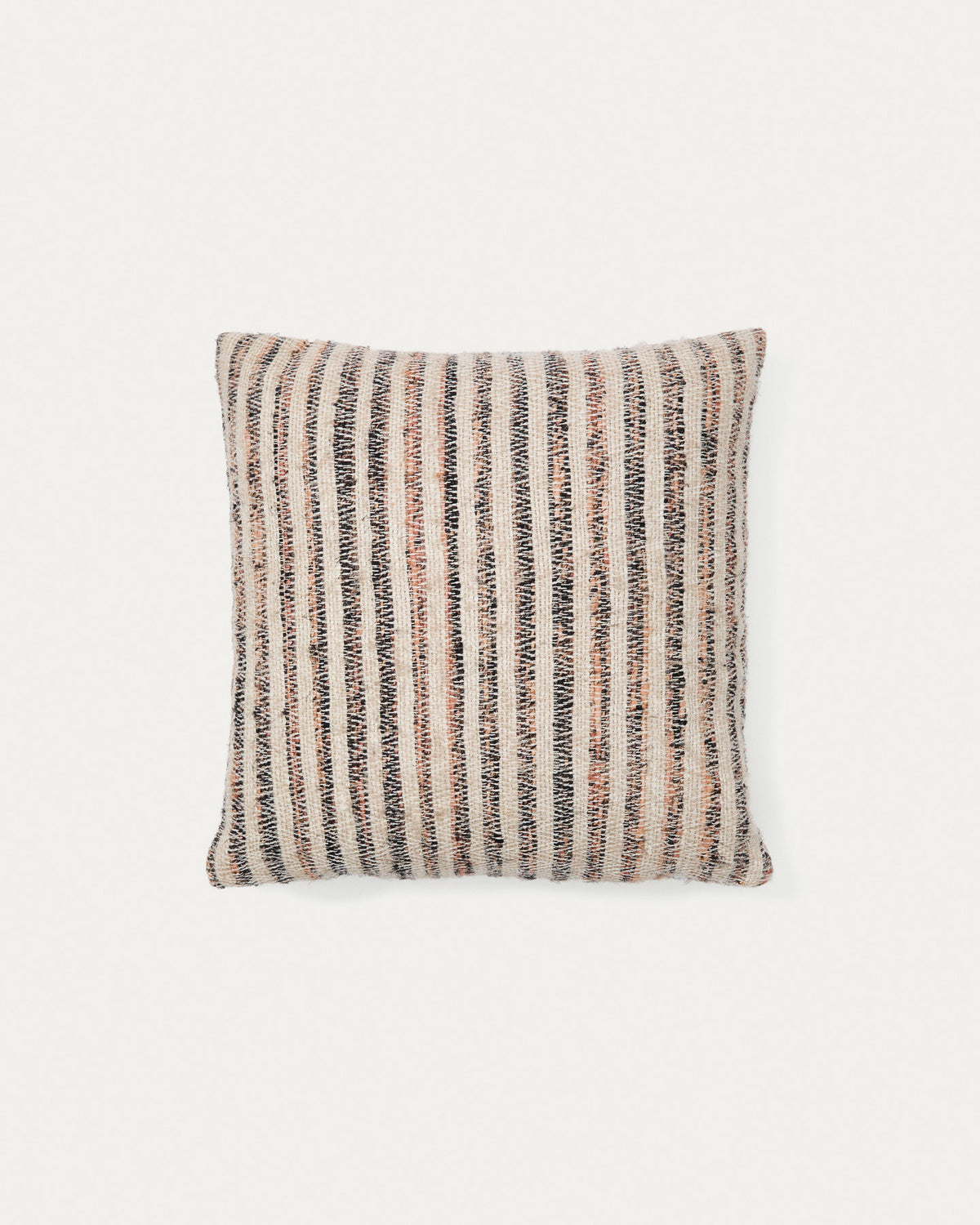 Kissenbezug Wesna aus Viskose und Baumwolle gestreift mehrfarbig 45 x 45 cm in Beige, Terrakotta präsentiert im Onlineshop von KAQTU Design AG. Deko Kissenbezug ist von Kave Home