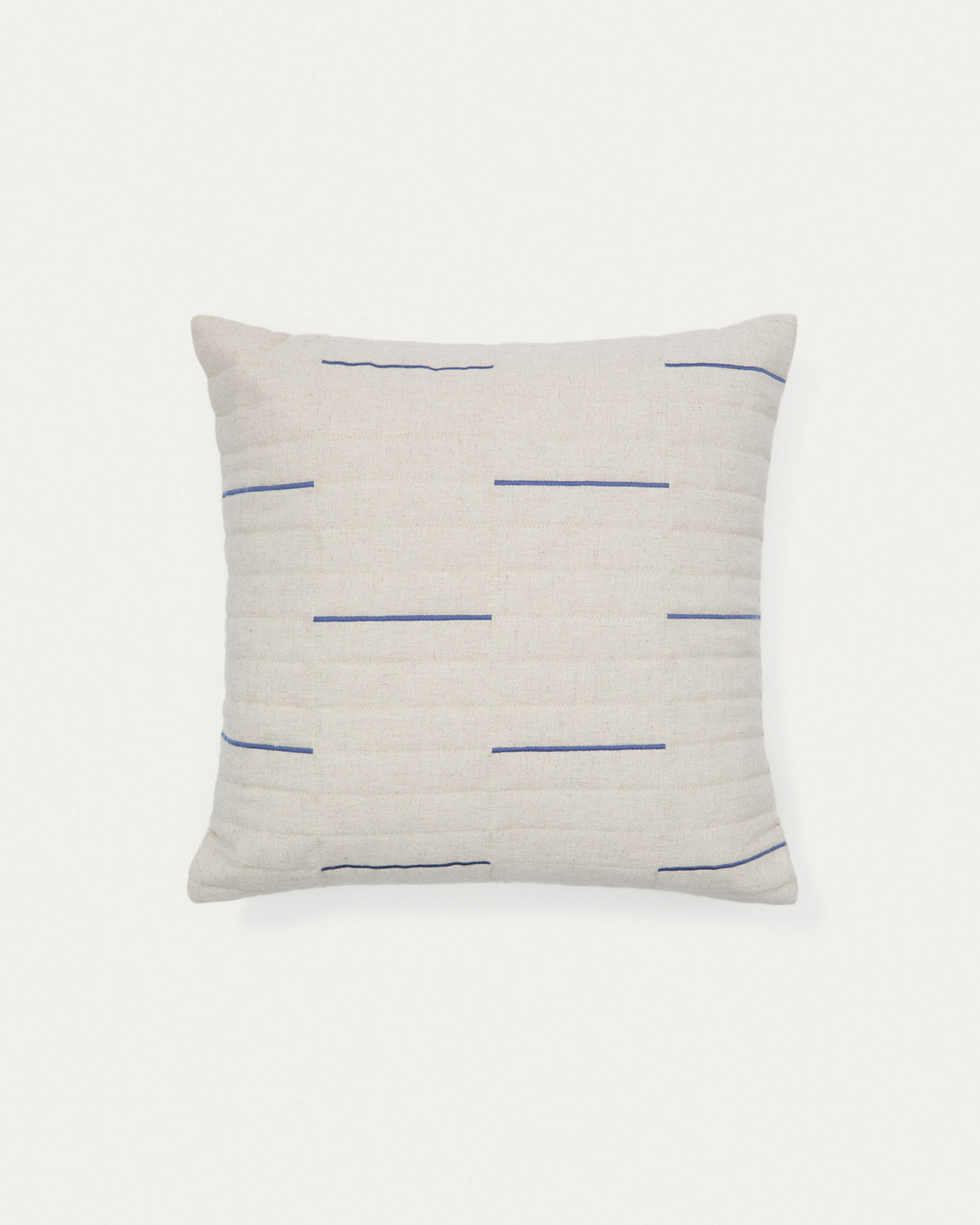 Kissenbezug Blaina aus Baumwolle und Leinen weiss mit blauer Stickerei 45 x 45 cm in Weiss, Dunkelblau präsentiert im Onlineshop von KAQTU Design AG. Deko Kissenbezug ist von Kave Home