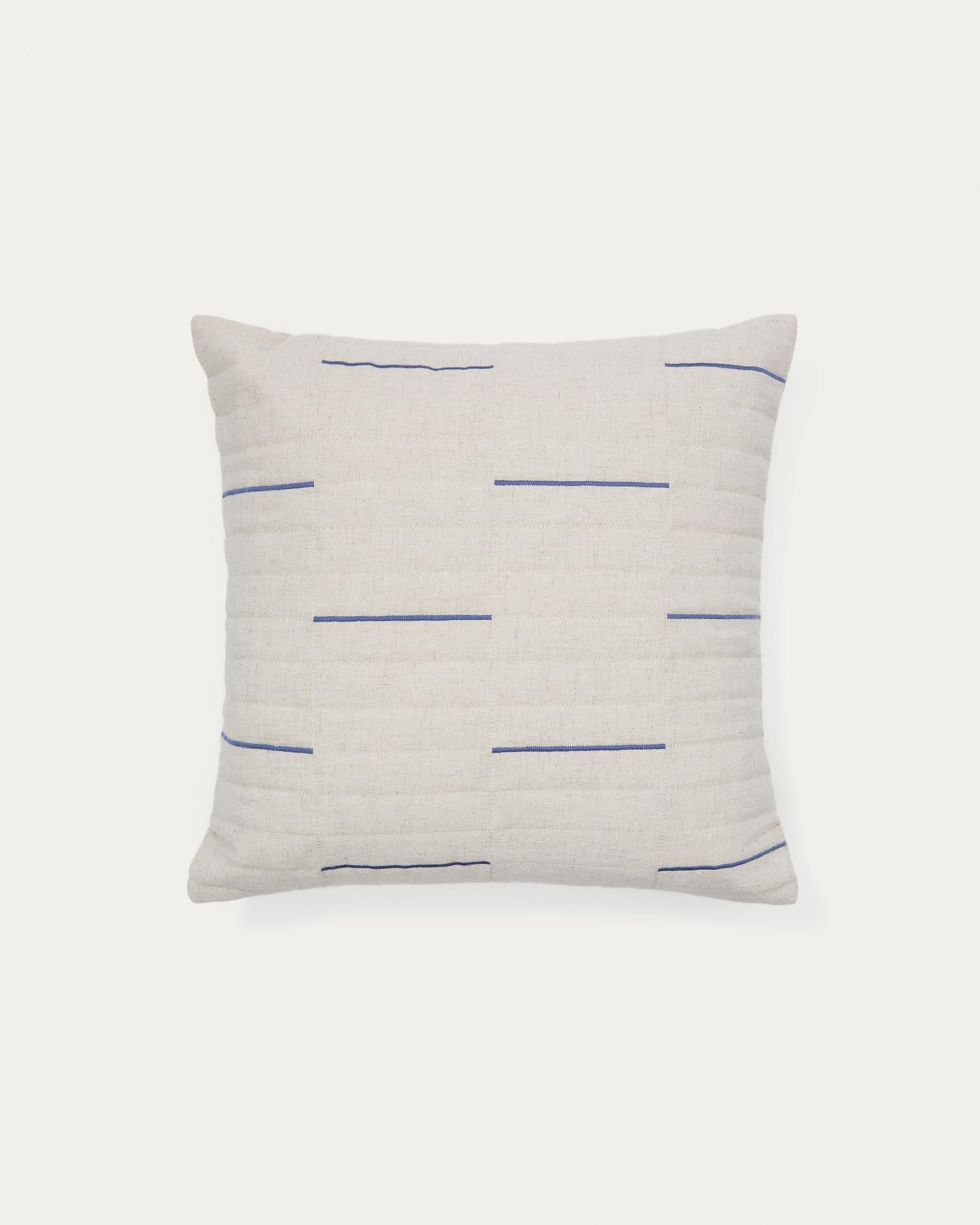 Kissenbezug Blaina aus Baumwolle und Leinen weiss mit blauer Stickerei 45 x 45 cm in Weiss, Dunkelblau präsentiert im Onlineshop von KAQTU Design AG. Deko Kissenbezug ist von Kave Home