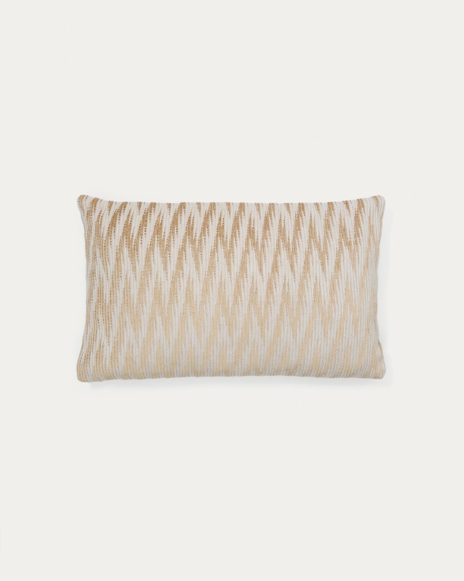 Kissenbezug Sigato aus Viskose und Baumwolle beige und ecru 50 x 30 cm in Beige präsentiert im Onlineshop von KAQTU Design AG. Deko Kissenbezug ist von Kave Home