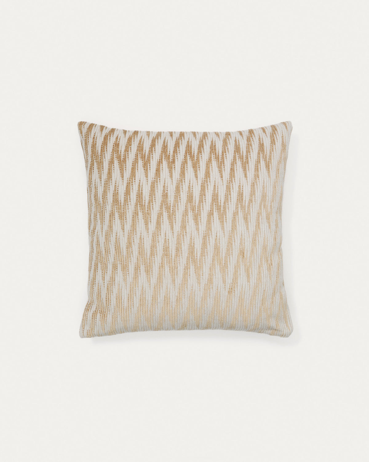 Kissenbezug Sigato aus Viskose und Baumwolle beige und ecru 45 x 45 cm in Beige präsentiert im Onlineshop von KAQTU Design AG. Deko Kissenbezug ist von Kave Home