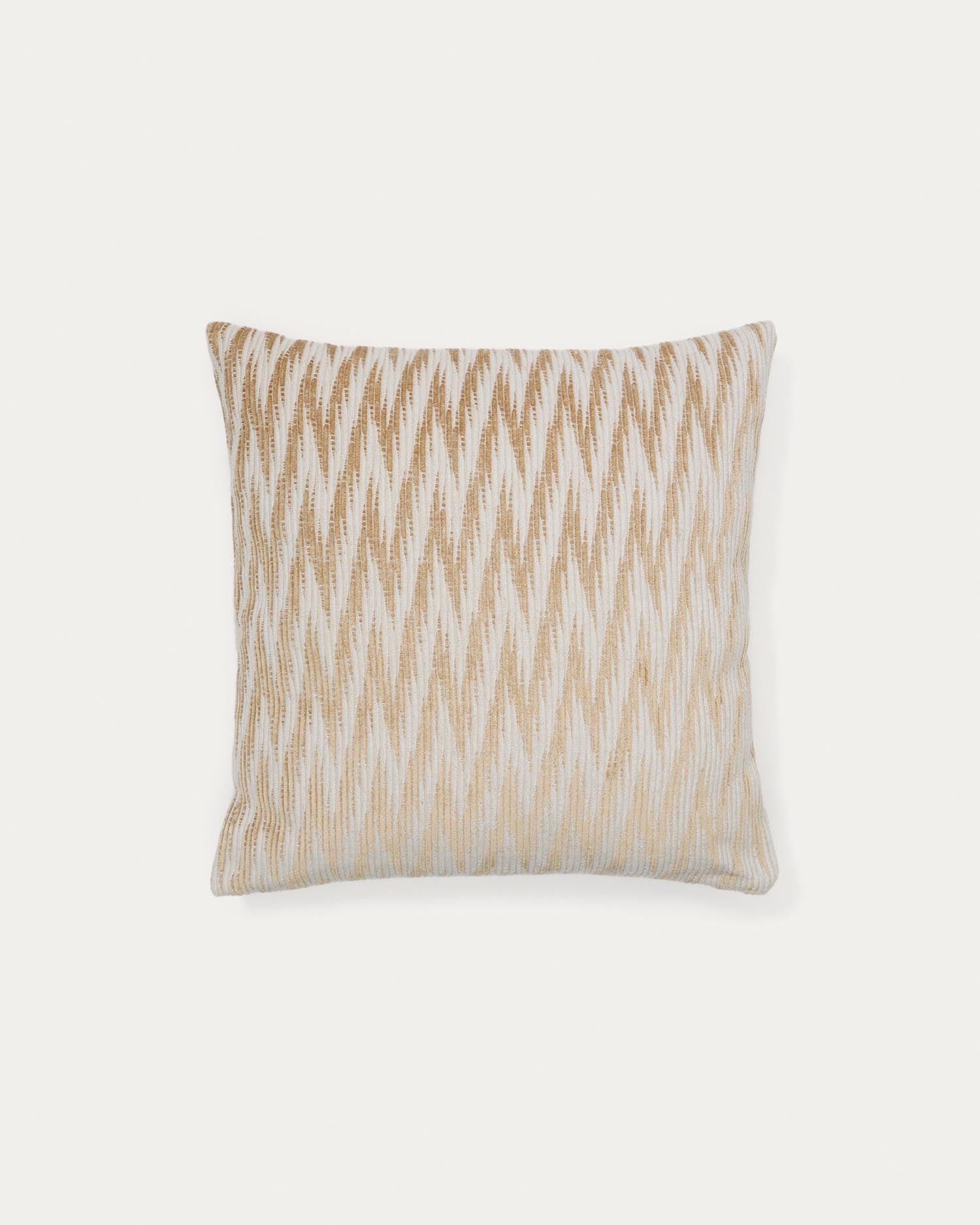 Kissenbezug Sigato aus Viskose und Baumwolle beige und ecru 45 x 45 cm in Beige präsentiert im Onlineshop von KAQTU Design AG. Deko Kissenbezug ist von Kave Home