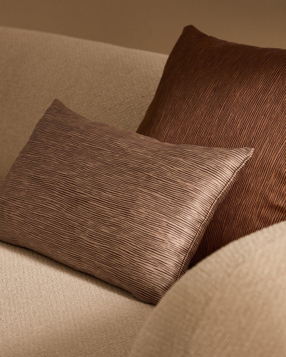 Kissenbezug Mirca Struktur terrakotta 50 x 30 cm in Rosa präsentiert im Onlineshop von KAQTU Design AG. Deko Kissenbezug ist von Kave Home