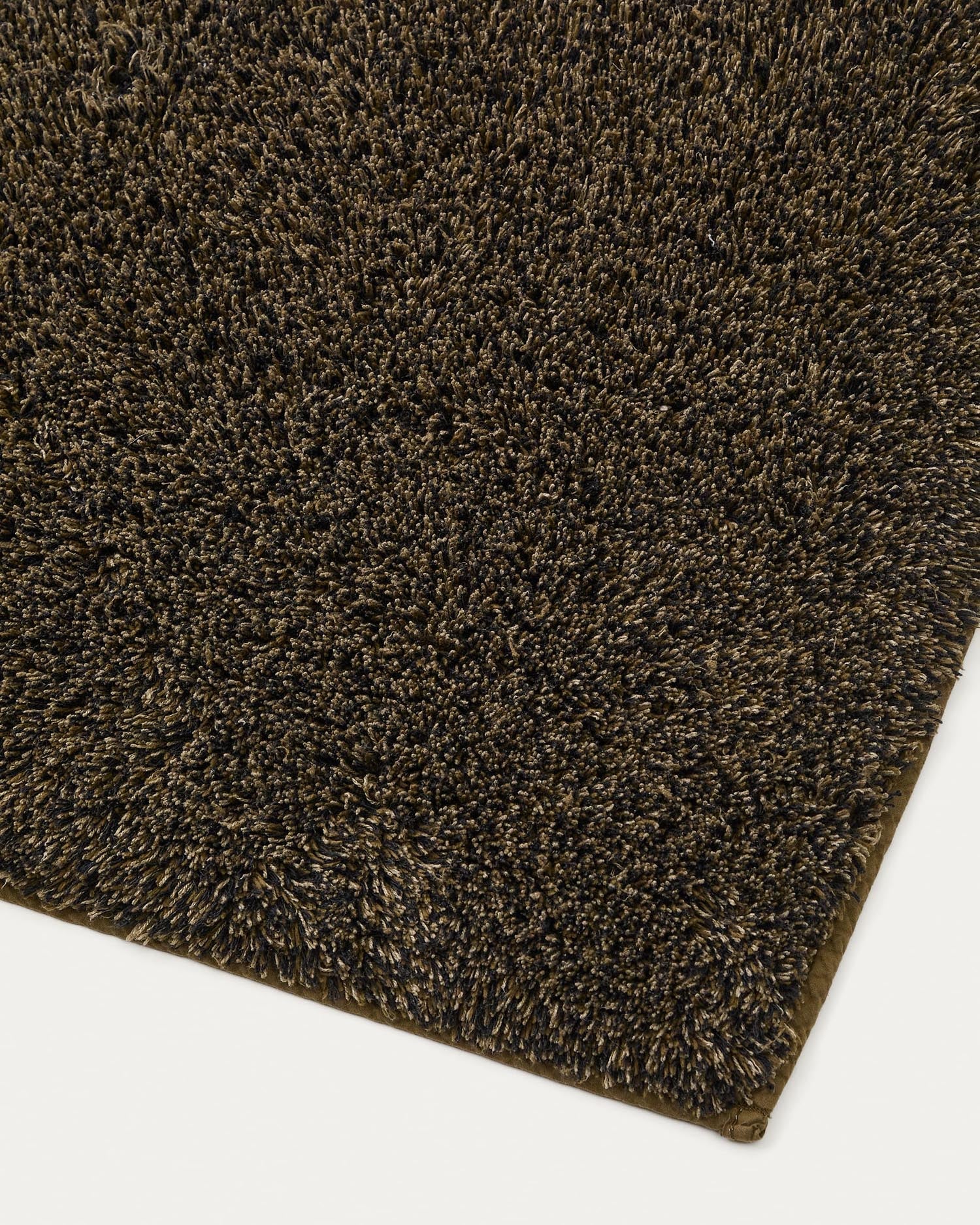 Die grüne Badematte Coper (50x70 cm) von Kave Home aus Baumwolle bietet Komfort und Stil für Ihr Badezimmer.