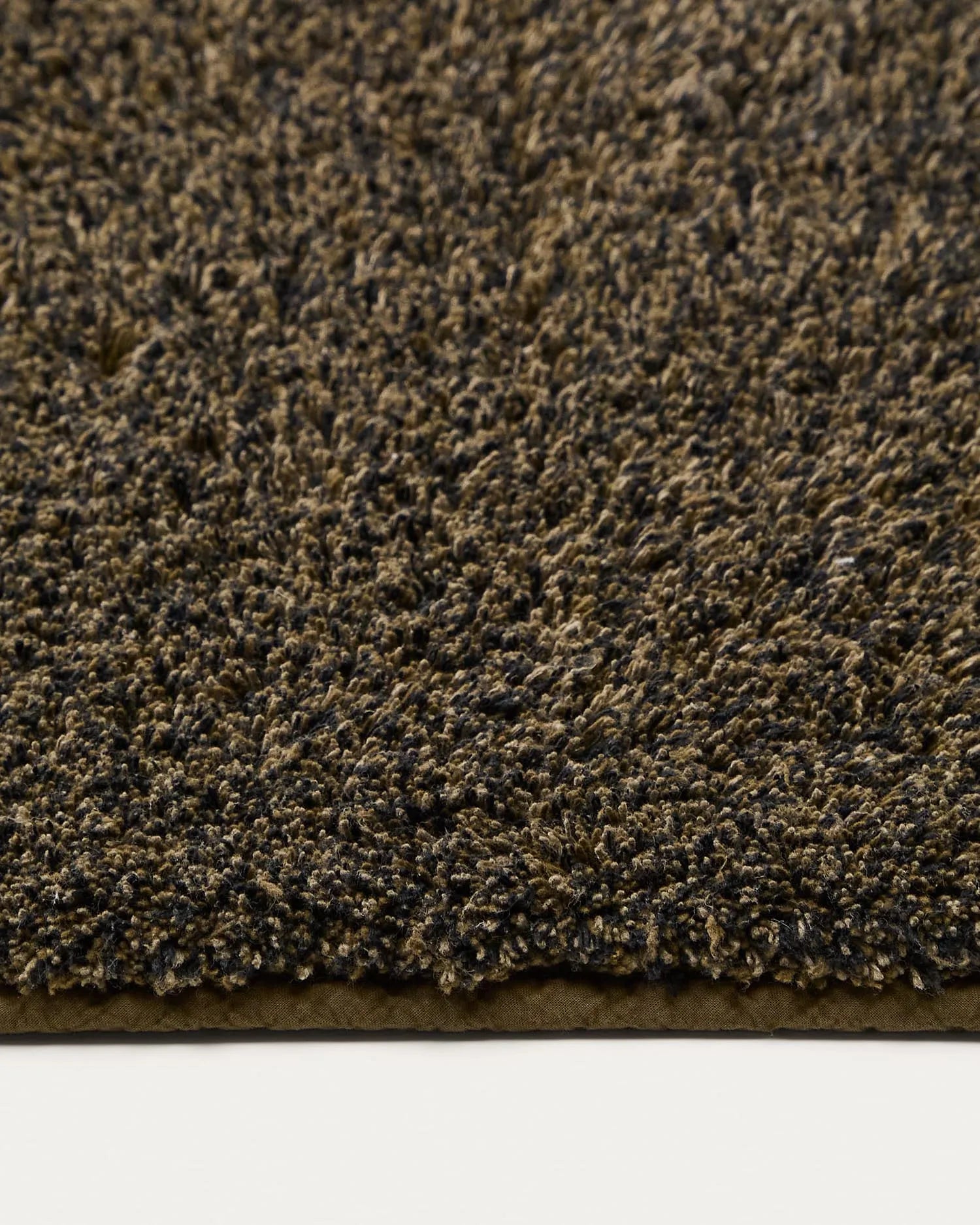 Elegante grüne Badematte aus Baumwolle, 50x70 cm, bietet Komfort und Stil mit rutschfester Unterseite für Ihr Badezimmer.