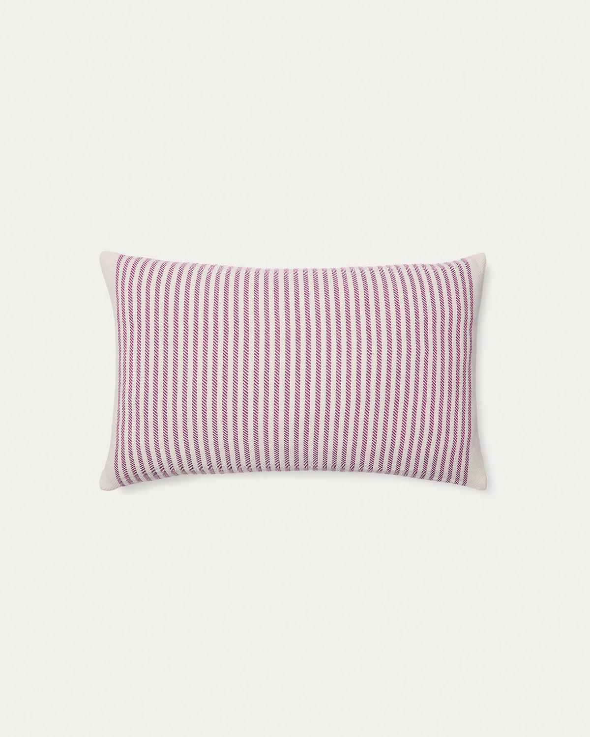 Kissenbezug Lioris aus gestreifter Baumwolle rosa 60 x 40 cm in Rosa präsentiert im Onlineshop von KAQTU Design AG. Deko Kissenbezug ist von Kave Home