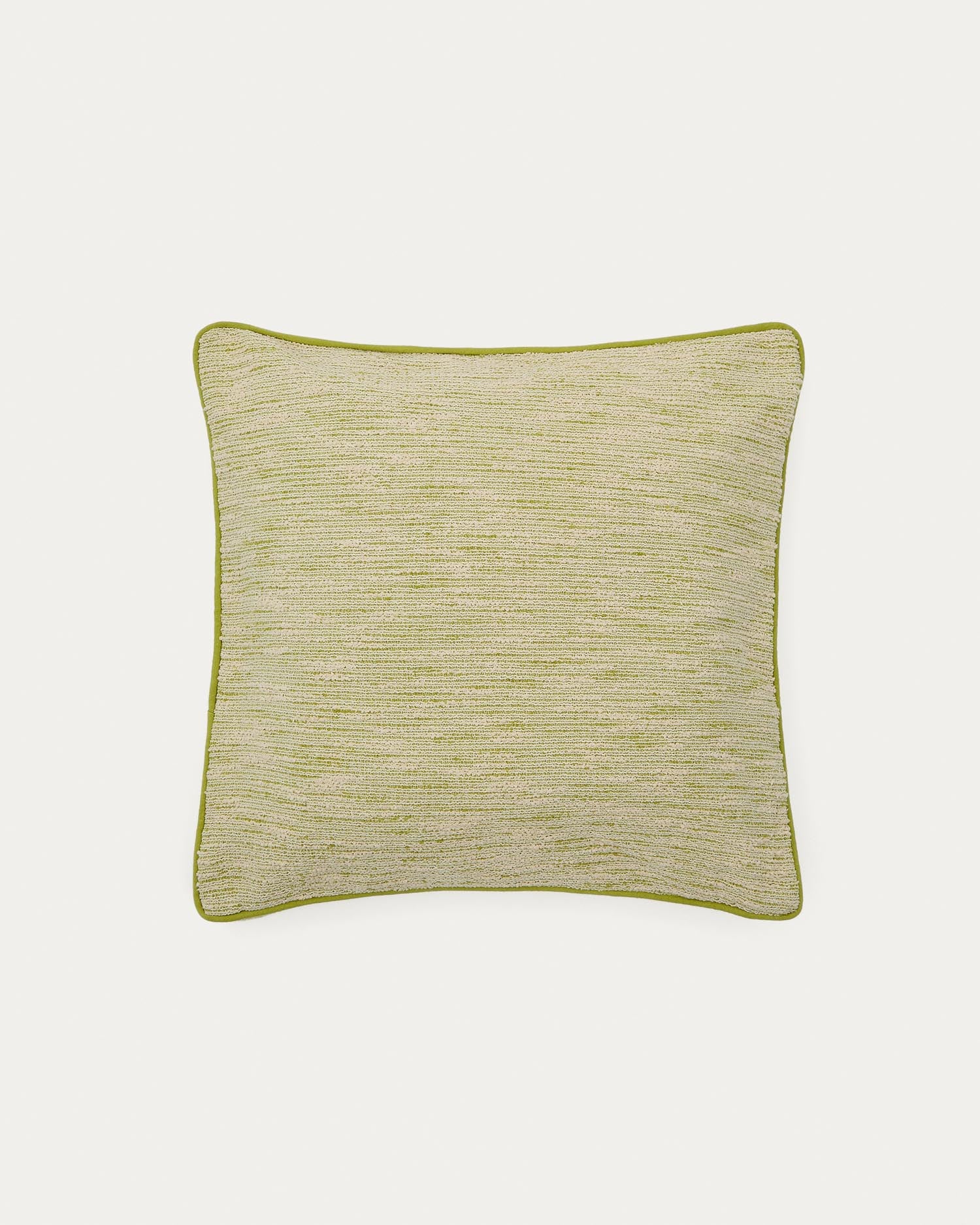 Kissenbezug Brisella Jacquard mit kontrastierender Biese grün 45 x 45 cm in Hellgrün präsentiert im Onlineshop von KAQTU Design AG. Deko Kissenbezug ist von Kave Home