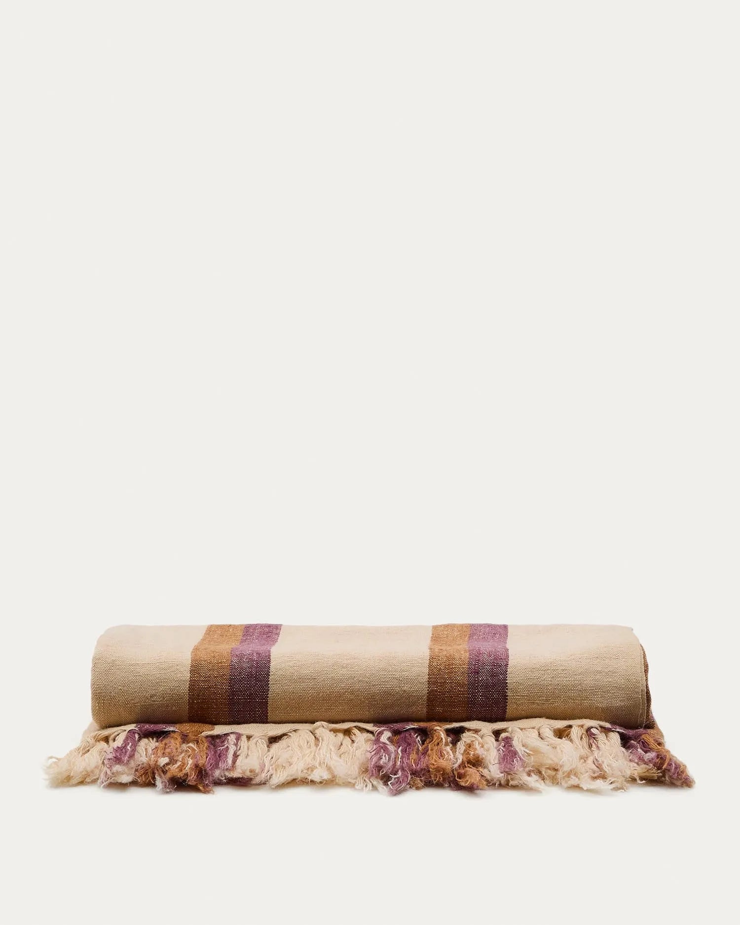 Decke Arven aus 100 % Leinen mit bunten Streifen 130 x 170 cm in Mehrfarbig präsentiert im Onlineshop von KAQTU Design AG. Duvet ist von Kave Home