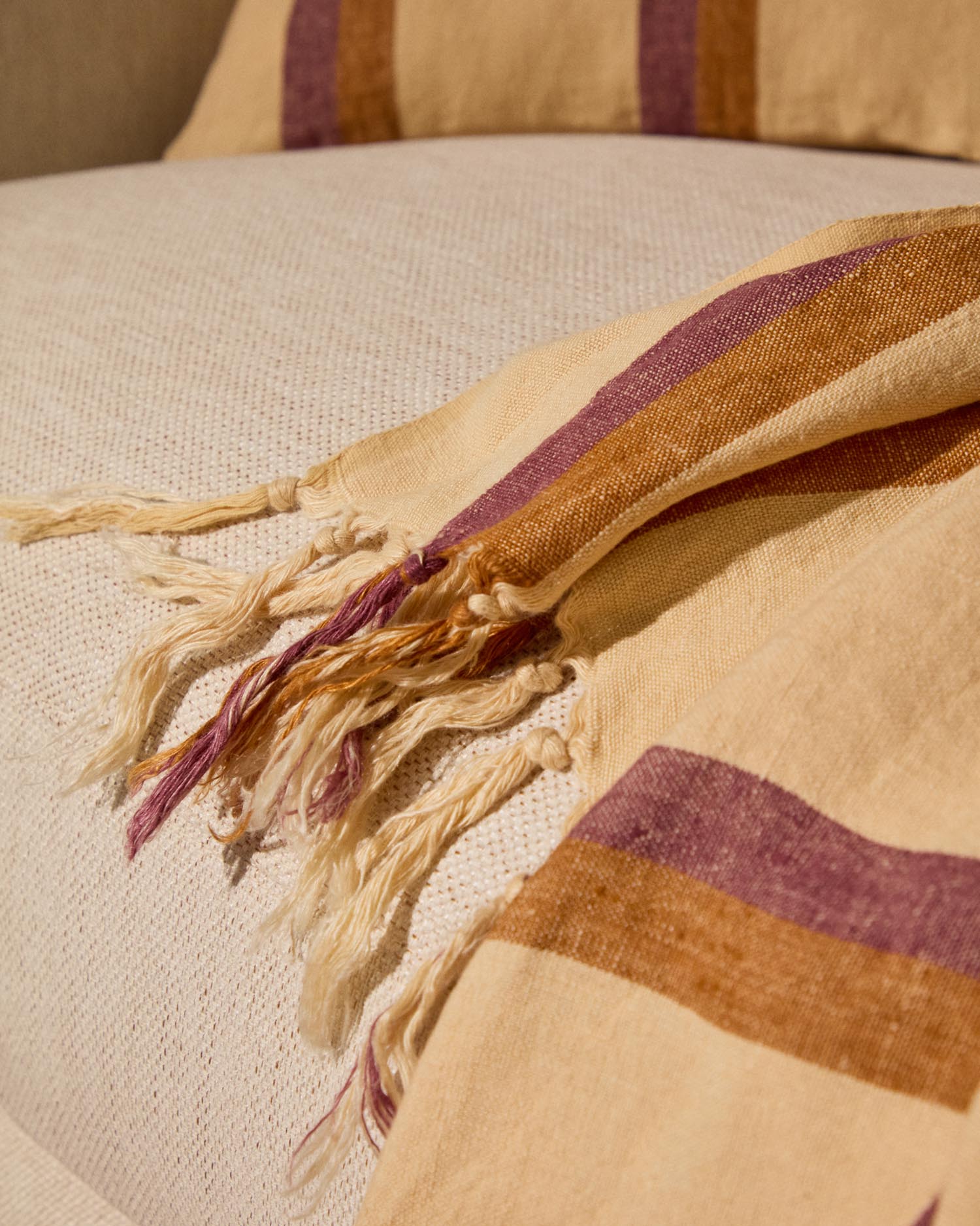 Decke Arven aus 100 % Leinen mit bunten Streifen 130 x 170 cm