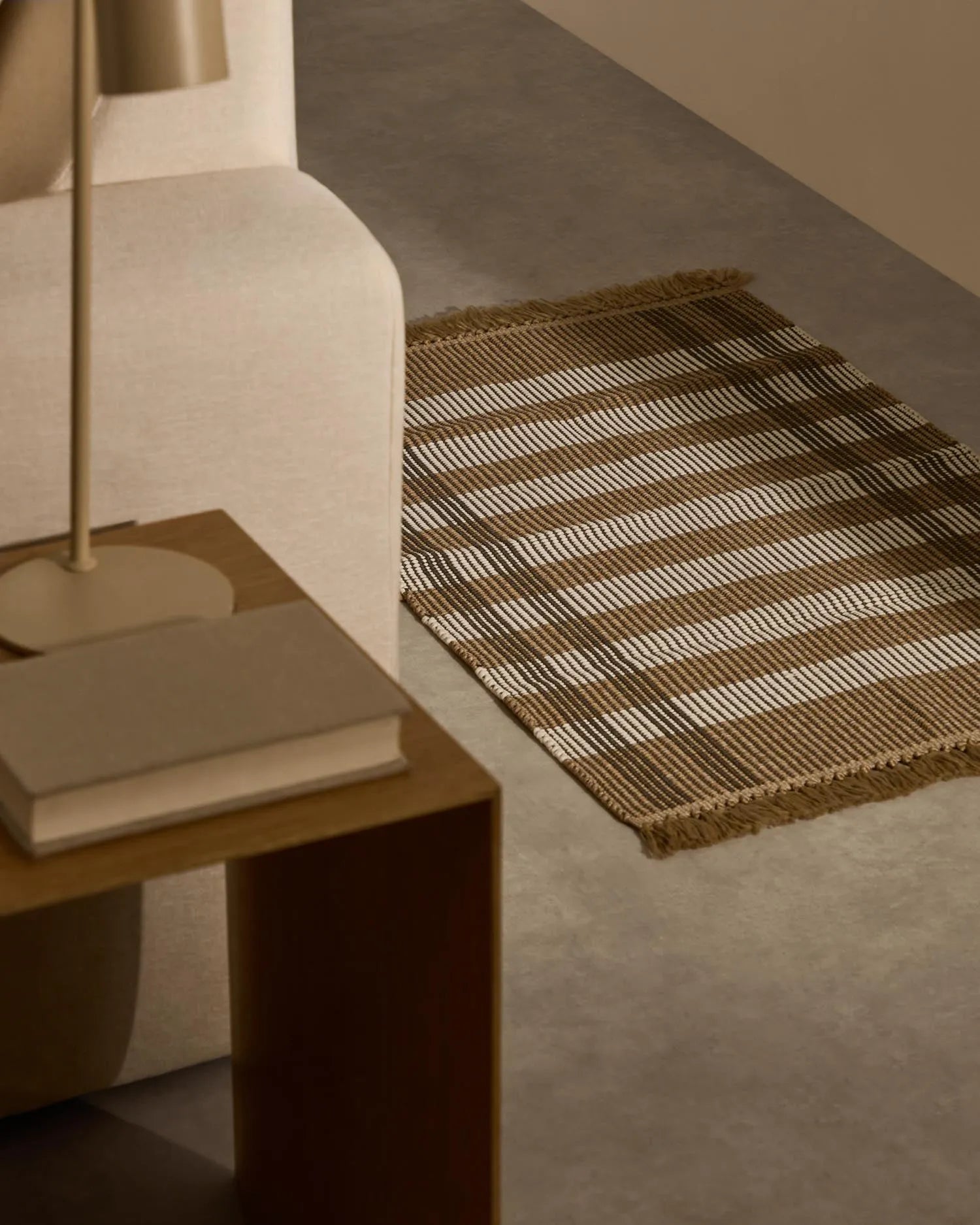 Teppich Barani aus synthetischen Fasern braun und beige 60 x 90 cm   in Beige präsentiert im Onlineshop von KAQTU Design AG. Teppich ist von Kave Home