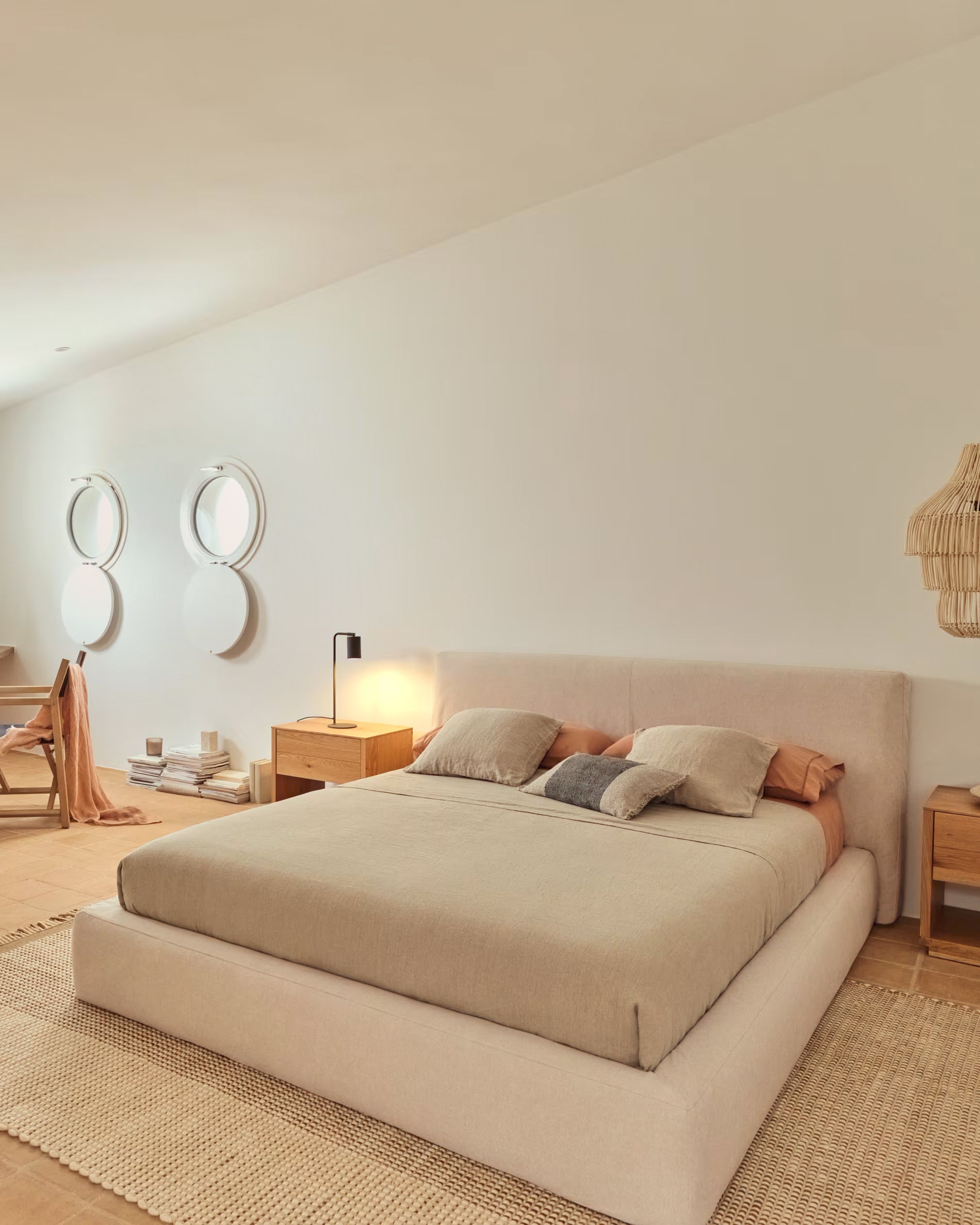 Tagesdecke Tandi aus 100 % Leinen in Beige für 150/160-cm-Betten in Natur präsentiert im Onlineshop von KAQTU Design AG. Wolldecke ist von Kave Home