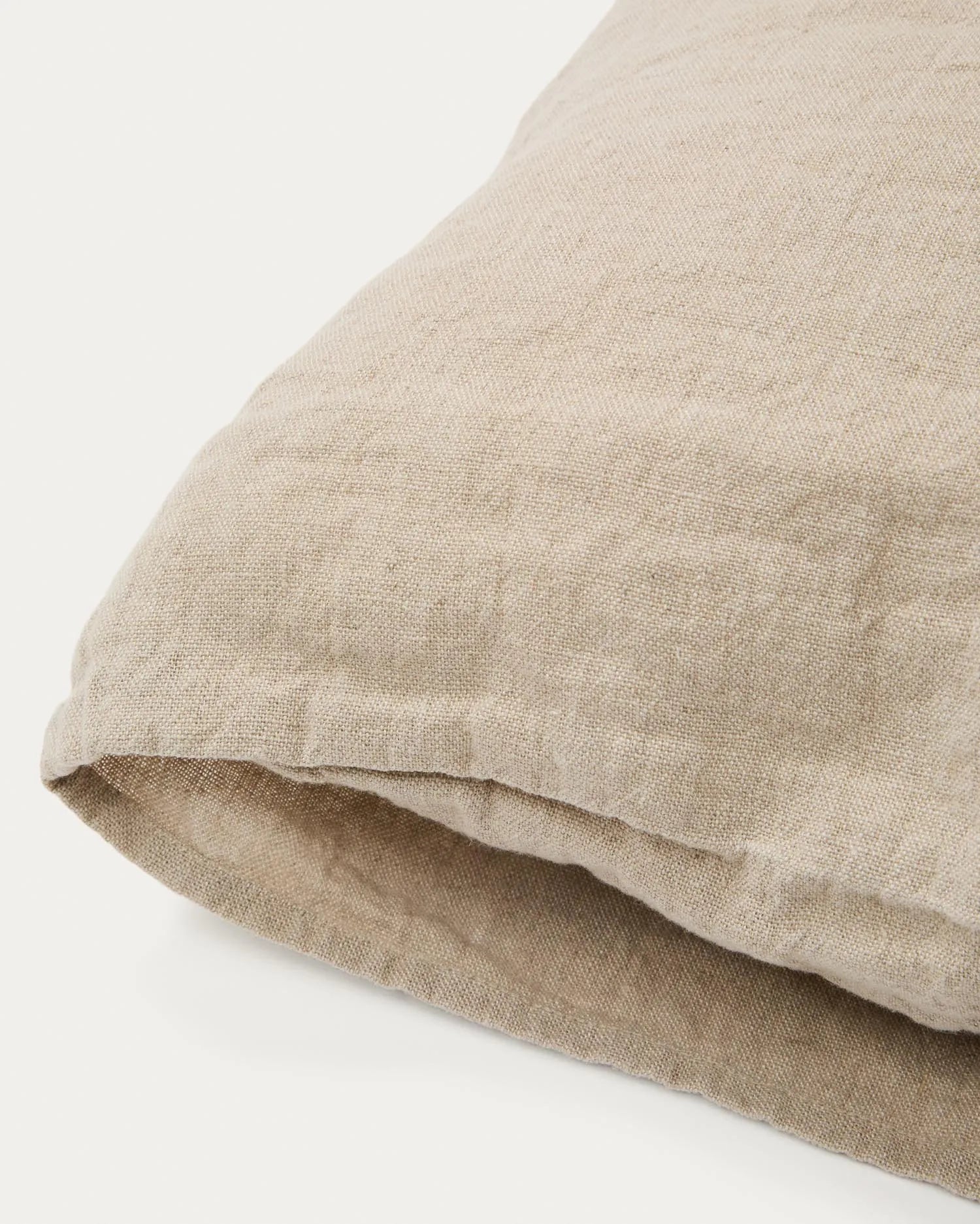 Set Tandi aus 2 Kissenbezügen aus 100 % Leinen in Beige, 50 x 50 cm in Natur präsentiert im Onlineshop von KAQTU Design AG. Deko Kissenbezug ist von Kave Home