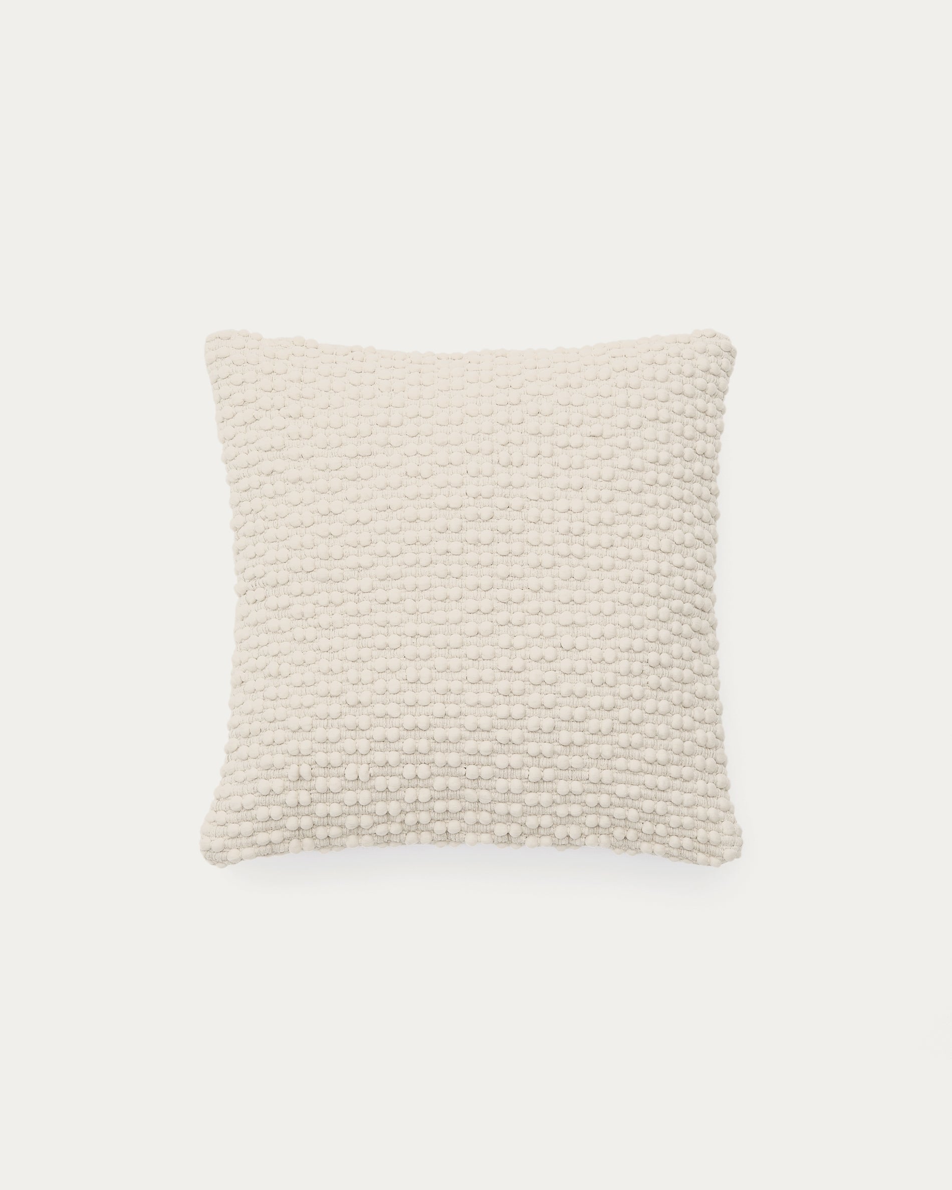 Kissenhülle Mascarell aus weißer Baumwolle und Polyester 50 x 50 cm in Weiß präsentiert im Onlineshop von KAQTU Design AG. Deko Kissenbezug ist von Kave Home