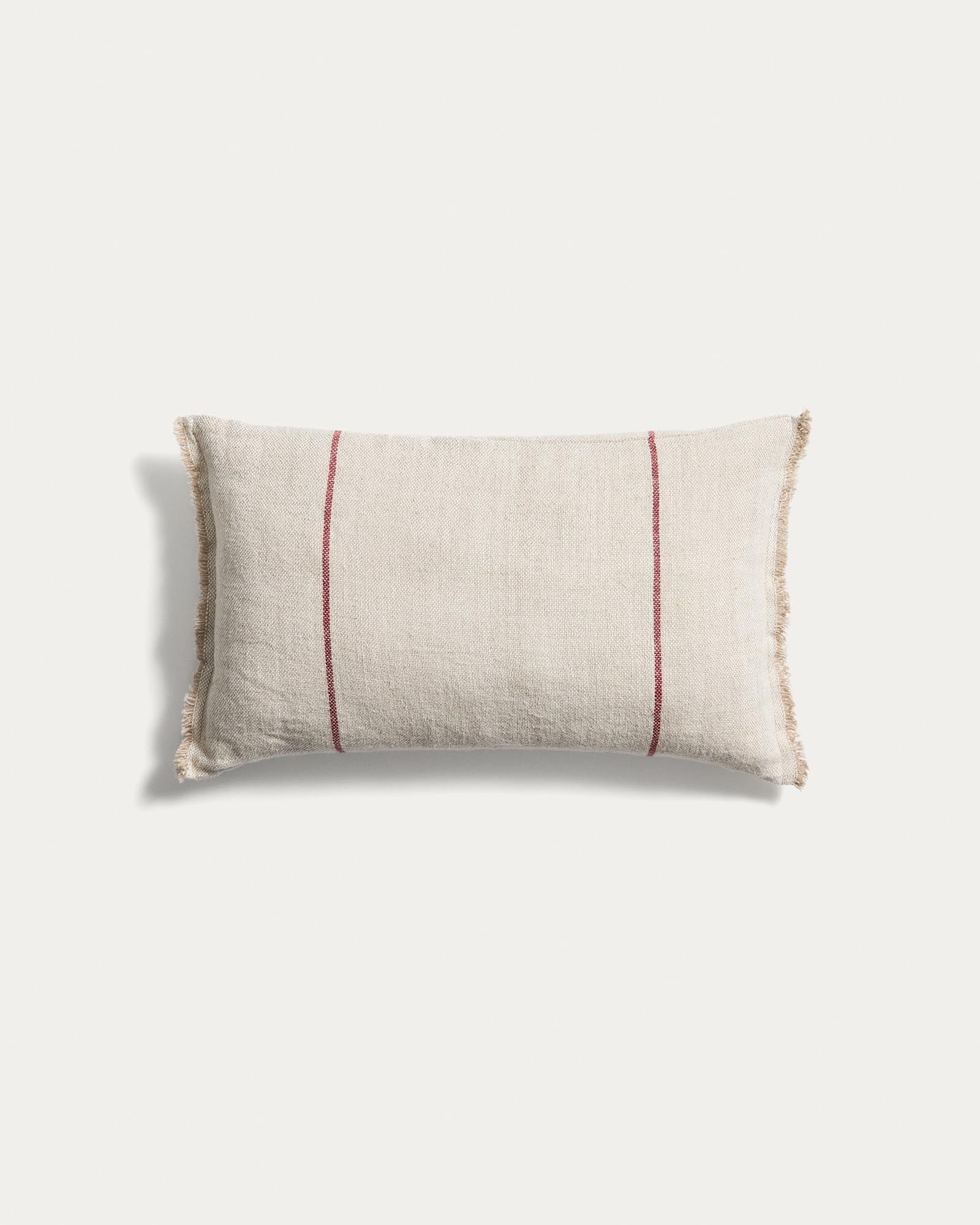 Kissenbezug Lidore aus beigem Leinen mit kontrastierenden roten Streifen, 30 x 50 cm in  präsentiert im Onlineshop von KAQTU Design AG. Deko Kissenbezug ist von Kave Home
