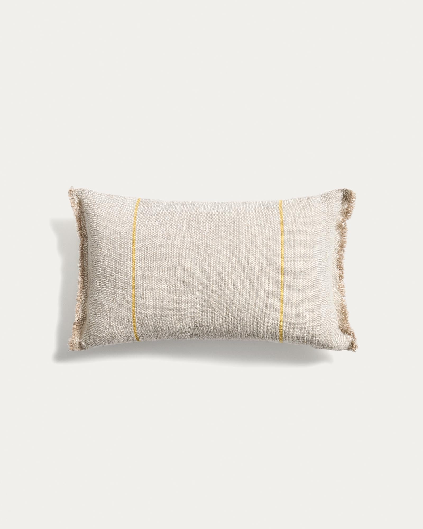 Kissenbezug Lidore aus beigem Leinen mit kontrastierenden gelben Streifen, 30 x 50 cm in Gelb präsentiert im Onlineshop von KAQTU Design AG. Deko Kissenbezug ist von Kave Home