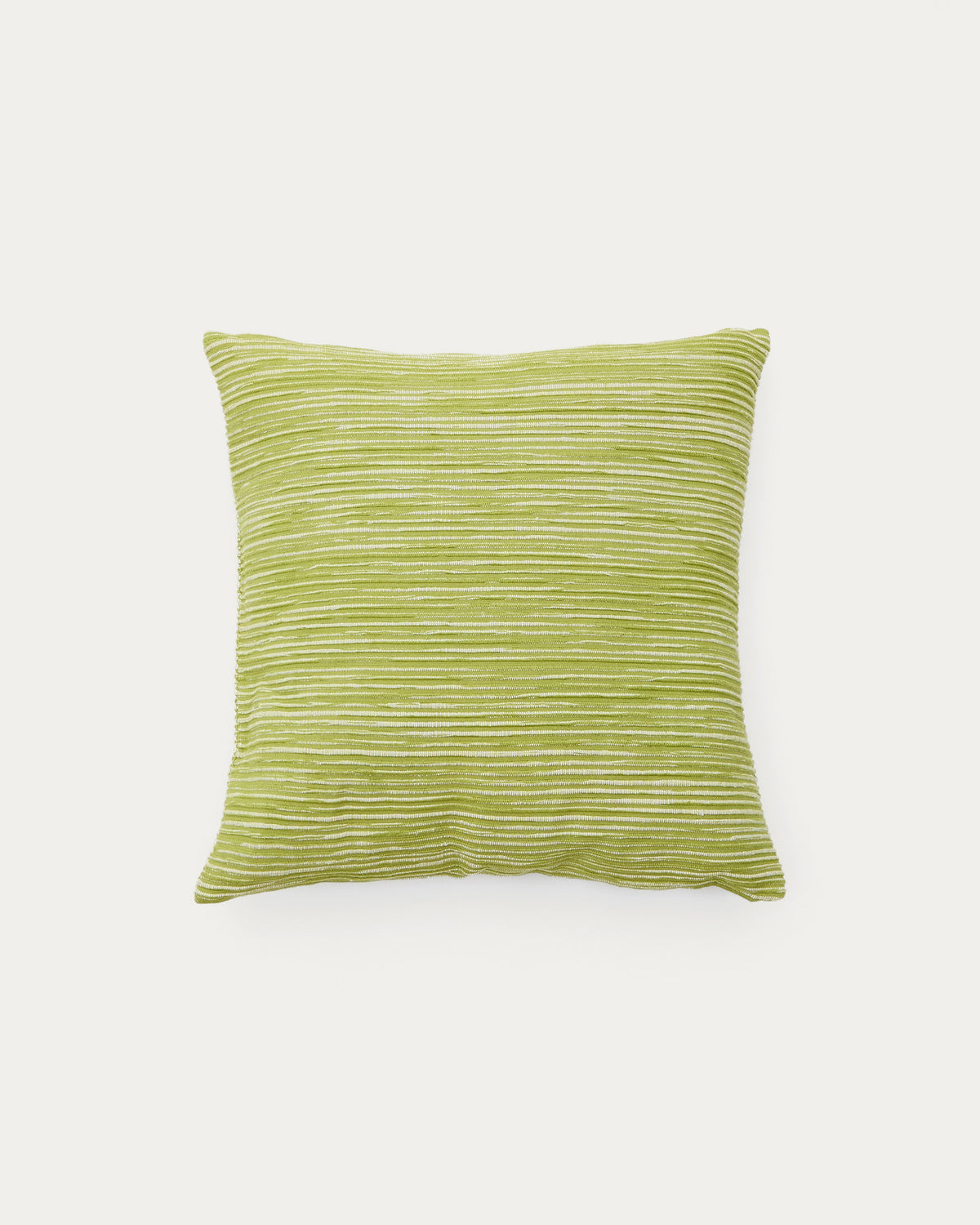 Kissenbezug Niera aus Baumwoll-Jacquard mit grünen Streifen, 45 x 45 cm in Hellgrün präsentiert im Onlineshop von KAQTU Design AG. Deko Kissenbezug ist von Kave Home
