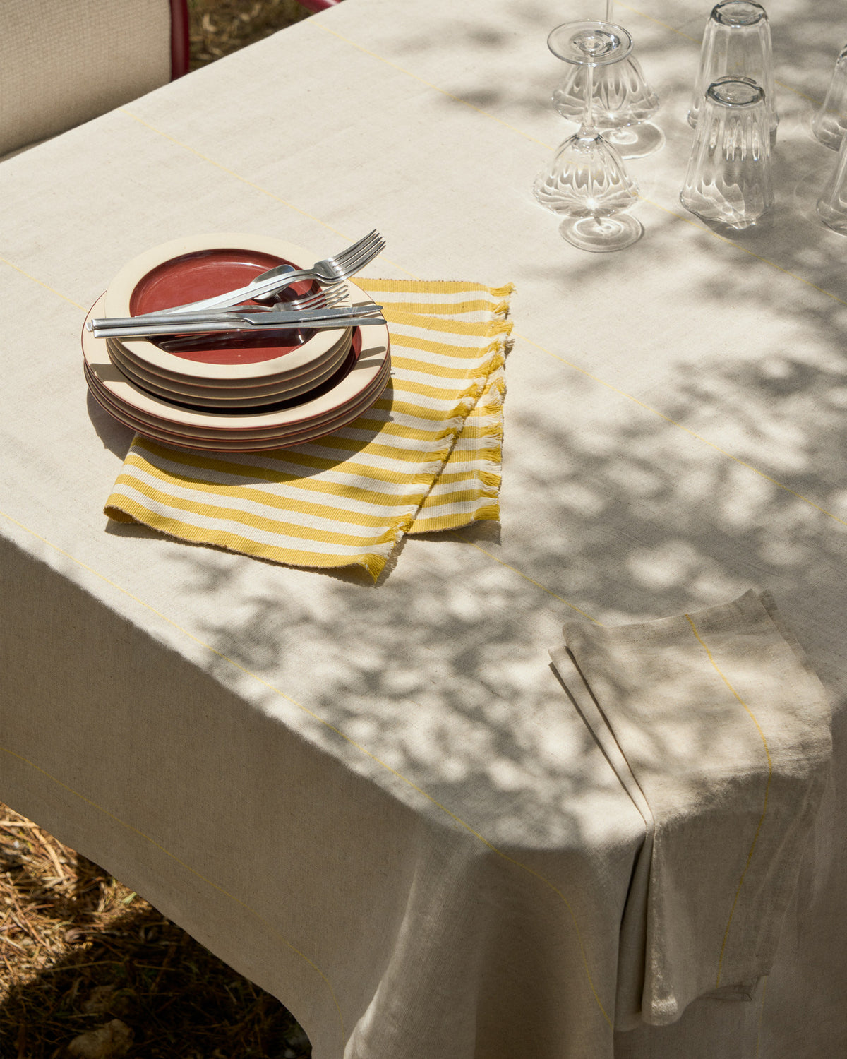Set Daltan mit 2 Tischsets aus Baumwolle und Jute, gelb gestreift, 35 x 50 cm in Gelb präsentiert im Onlineshop von KAQTU Design AG. Tischset ist von Kave Home