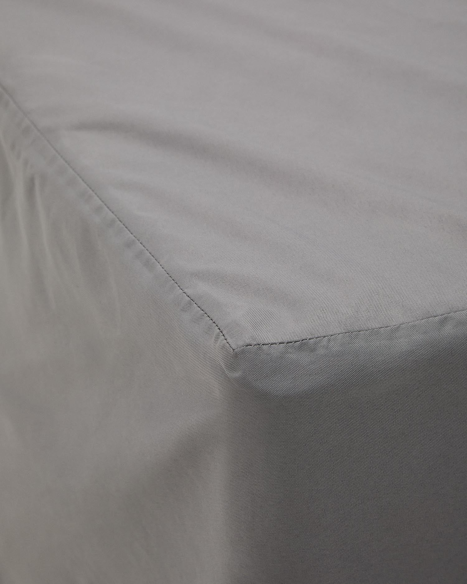 Schutzhülle Iria für grossen rechteckigen Outdoor-Tisch max. 300 x 115 cm in Grau präsentiert im Onlineshop von KAQTU Design AG. Gartenmöbelabeckung ist von Kave Home