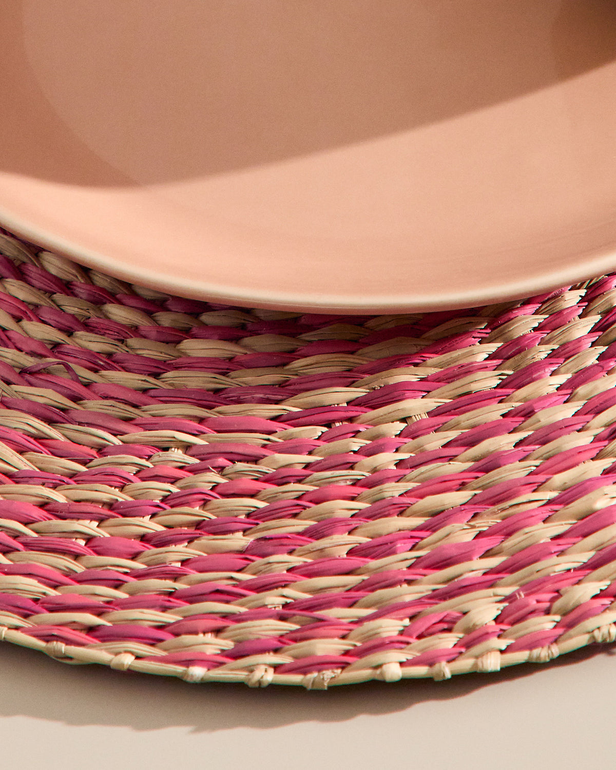 Set Rivela aus 2 Tischsets aus Seegras in Rot Ø 38 cm in Rot präsentiert im Onlineshop von KAQTU Design AG. Tischset ist von Kave Home