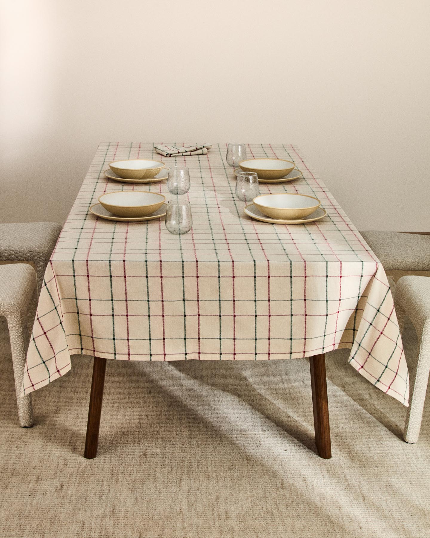 Tischdecke Aldelie aus 100 % Baumwolle mit Jacquardmuster, mehrfarbig 150 x 250 cm in Mehrfarbig präsentiert im Onlineshop von KAQTU Design AG. Tischdecke ist von Kave Home