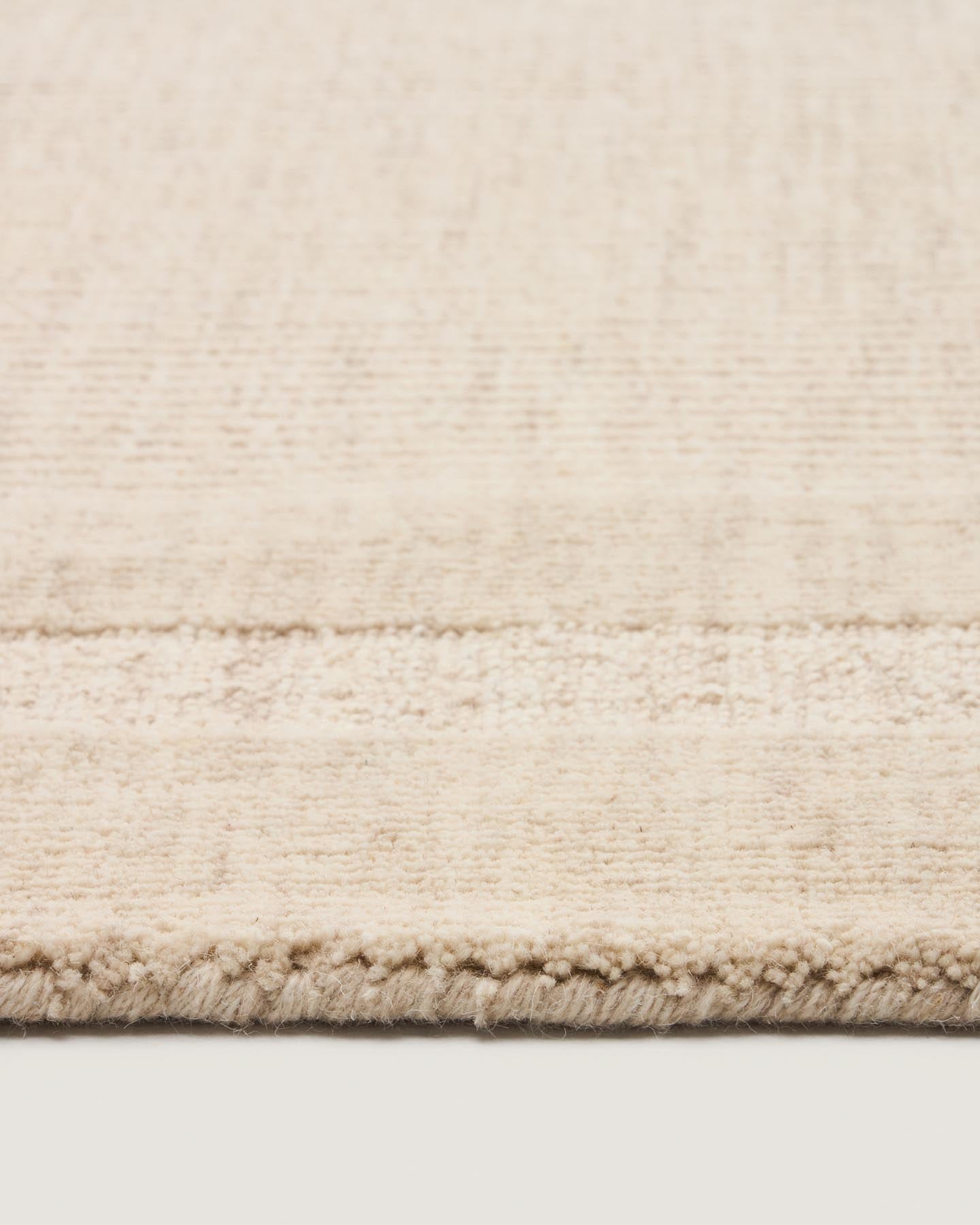 Wollteppich Dalena mit Jacquard-Streifenmuster, beige, 230 x 160 cm in Natur präsentiert im Onlineshop von KAQTU Design AG. Teppich ist von Kave Home