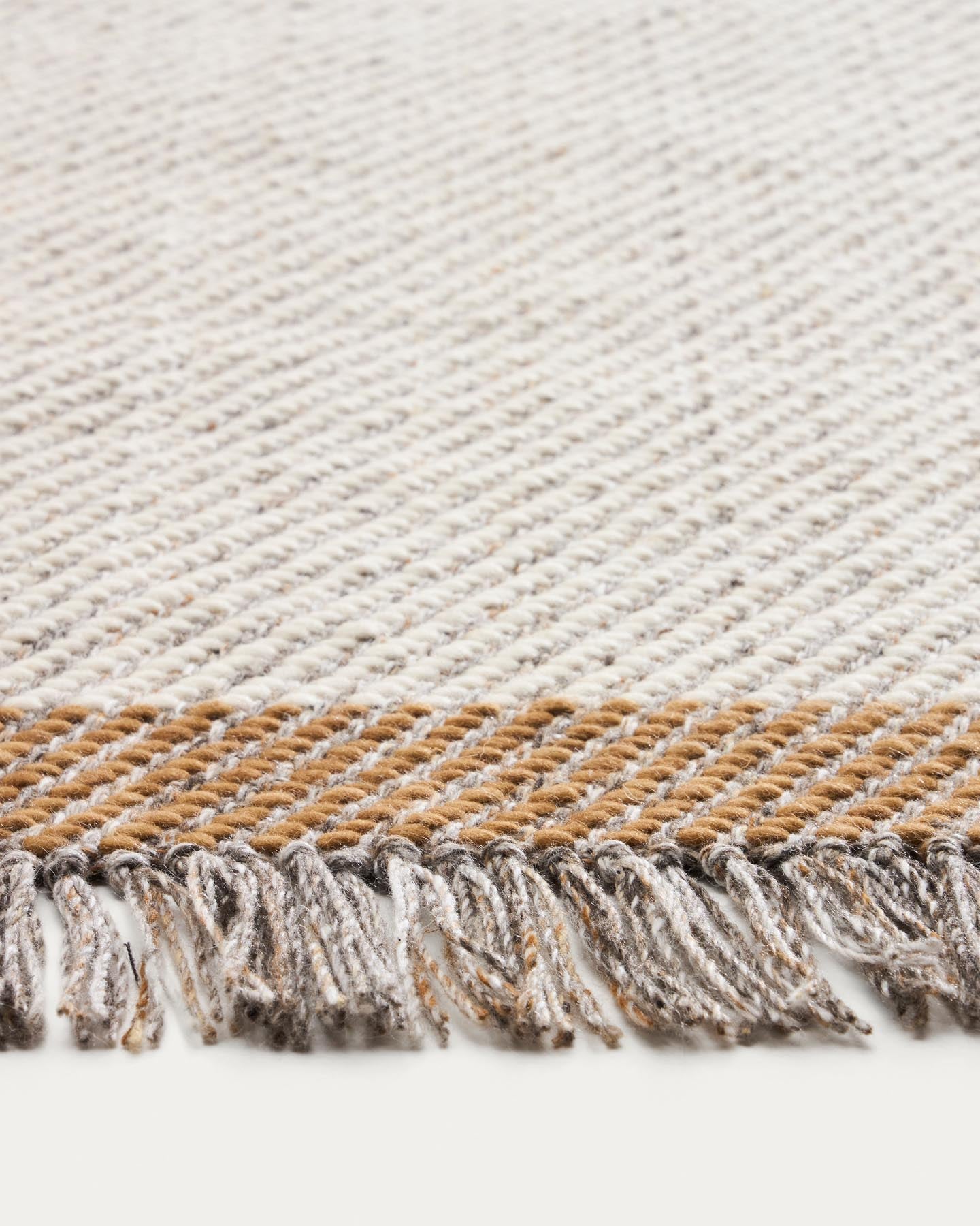 Wollteppich Brina mit Jacquard-Fischgrätmuster, beige, 230 x 160 cm in Beige präsentiert im Onlineshop von KAQTU Design AG. Teppich ist von Kave Home