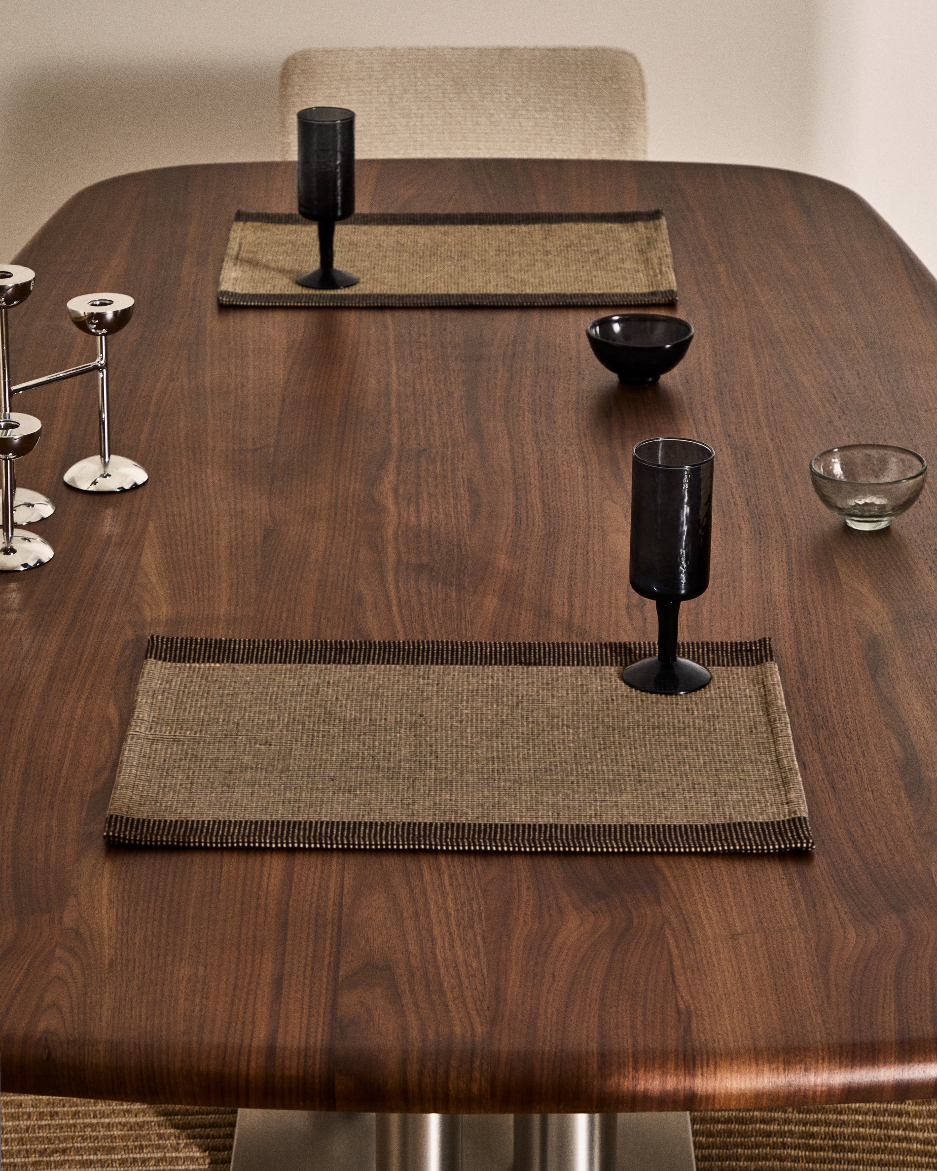 Set Briven mit 2 Tischdecken aus 100 % Baumwolle, Schwarz, 35 x 50 cm in Schwarz präsentiert im Onlineshop von KAQTU Design AG. Tischdecke ist von Kave Home