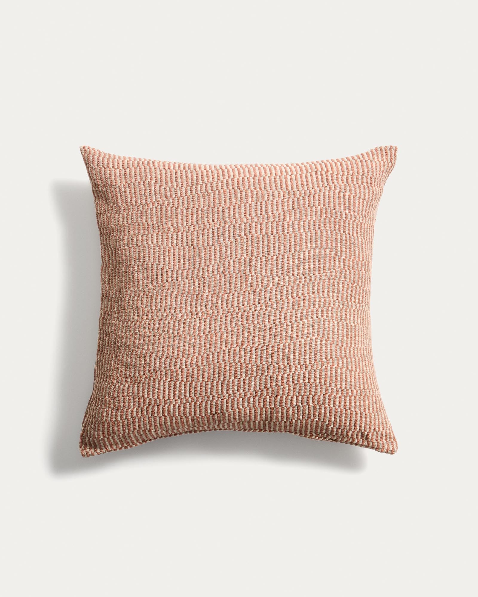 Kissenbezug Nerel aus Baumwolle und Leinenjacquard in Orange, 50 x 50 cm in Orange präsentiert im Onlineshop von KAQTU Design AG. Deko Kissenbezug ist von Kave Home