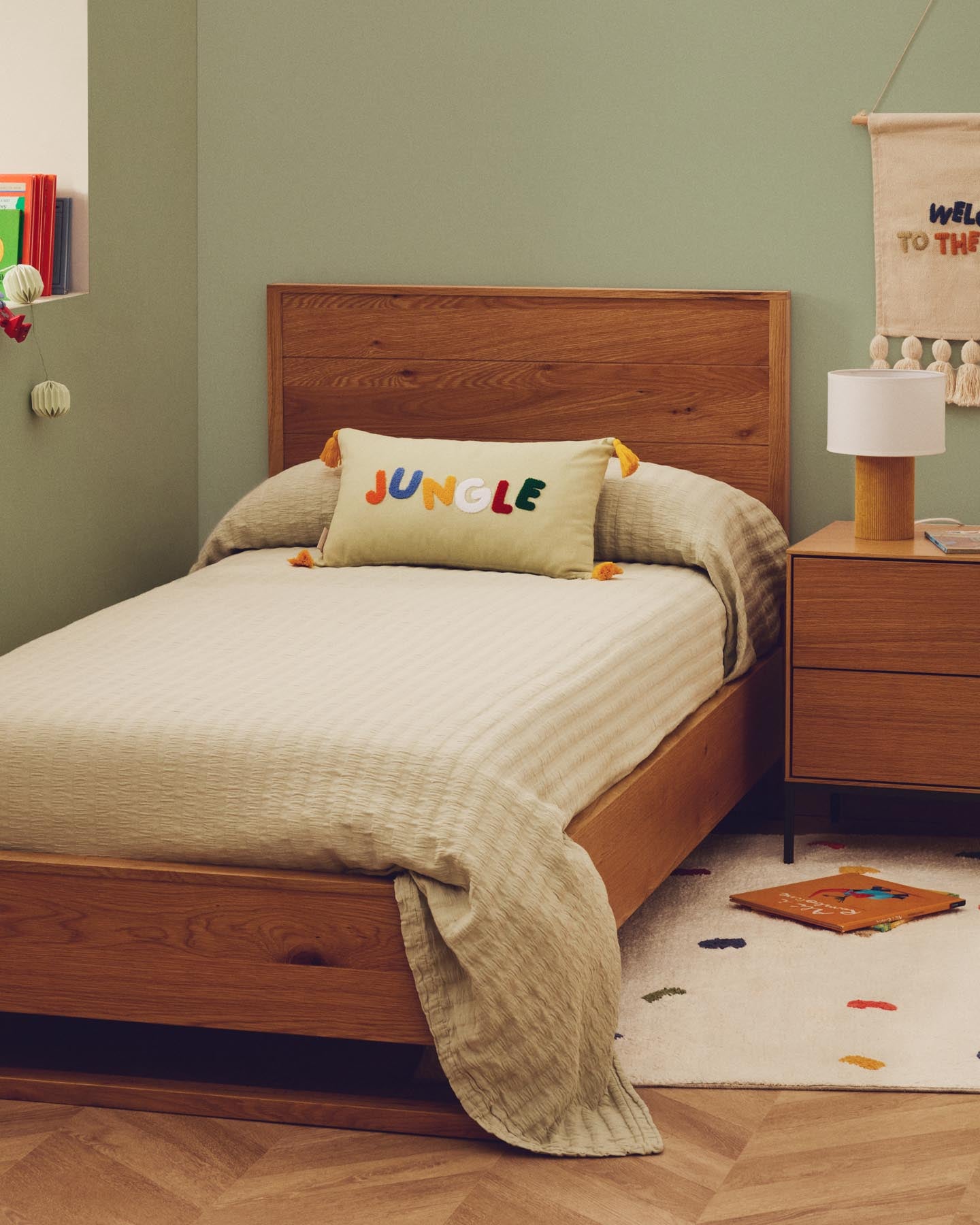 Tagesdecke Rilune aus 100 % Baumwolle mit Reliefstreifen in Hellgrün für 90 cm Betten in Hellgrün präsentiert im Onlineshop von KAQTU Design AG. Wolldecke ist von Kave Home