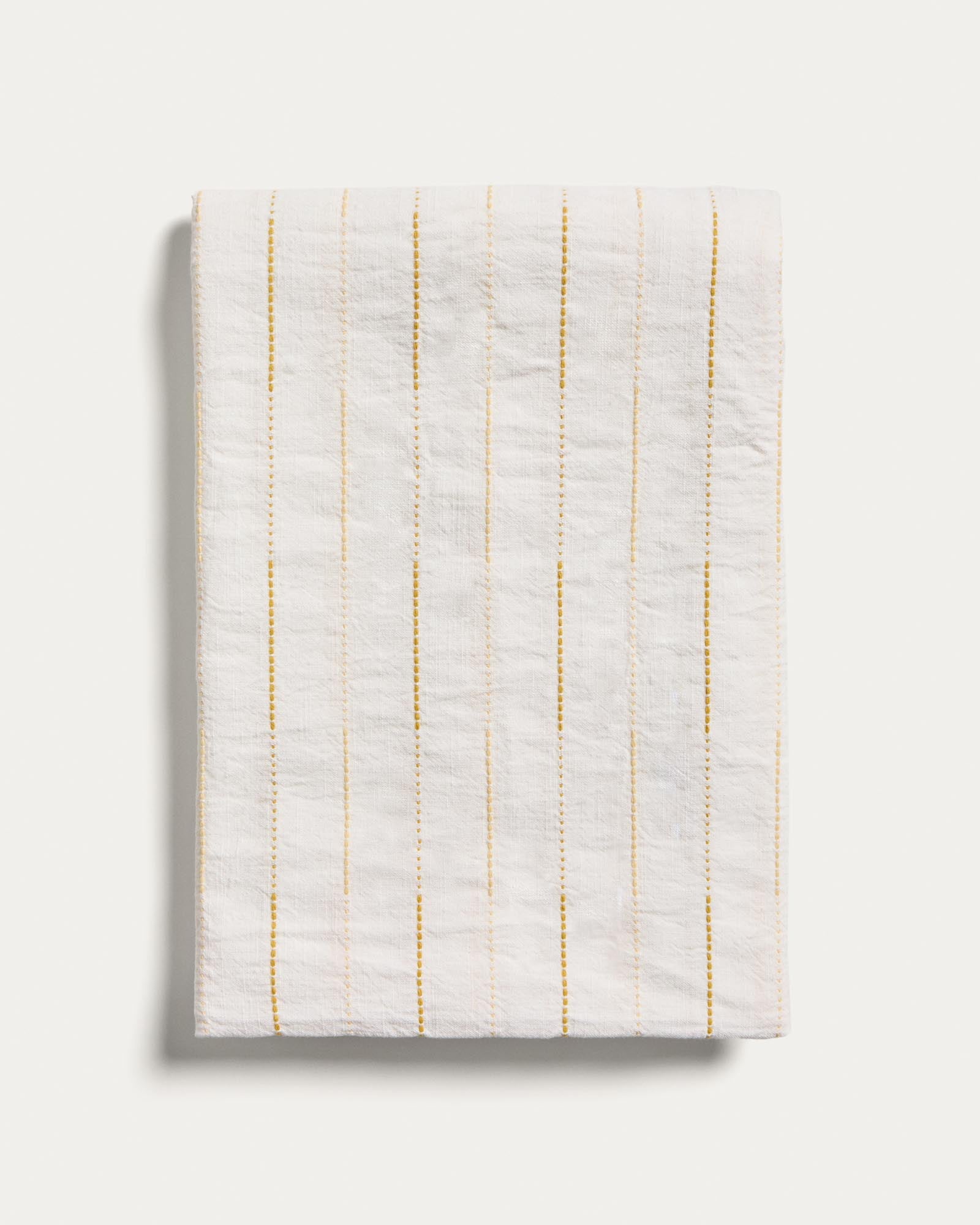 Tischdecke Anila aus Baumwolljacquard in Gelb, 170 x 170 cm in Weiss präsentiert im Onlineshop von KAQTU Design AG. Tischdecke ist von Kave Home
