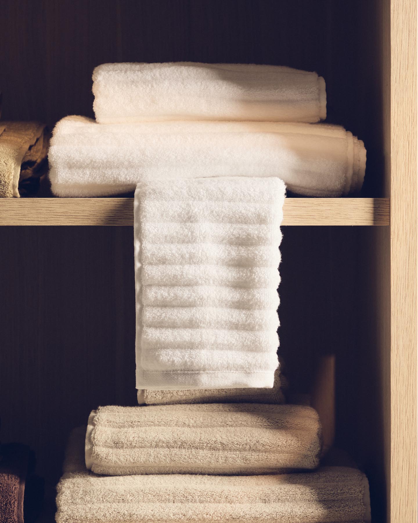 Toilettenhandtuch Navira aus 100 % Baumwolle, weiß, 30 x 50 cm in Weiß präsentiert im Onlineshop von KAQTU Design AG. Handtuch ist von Kave Home