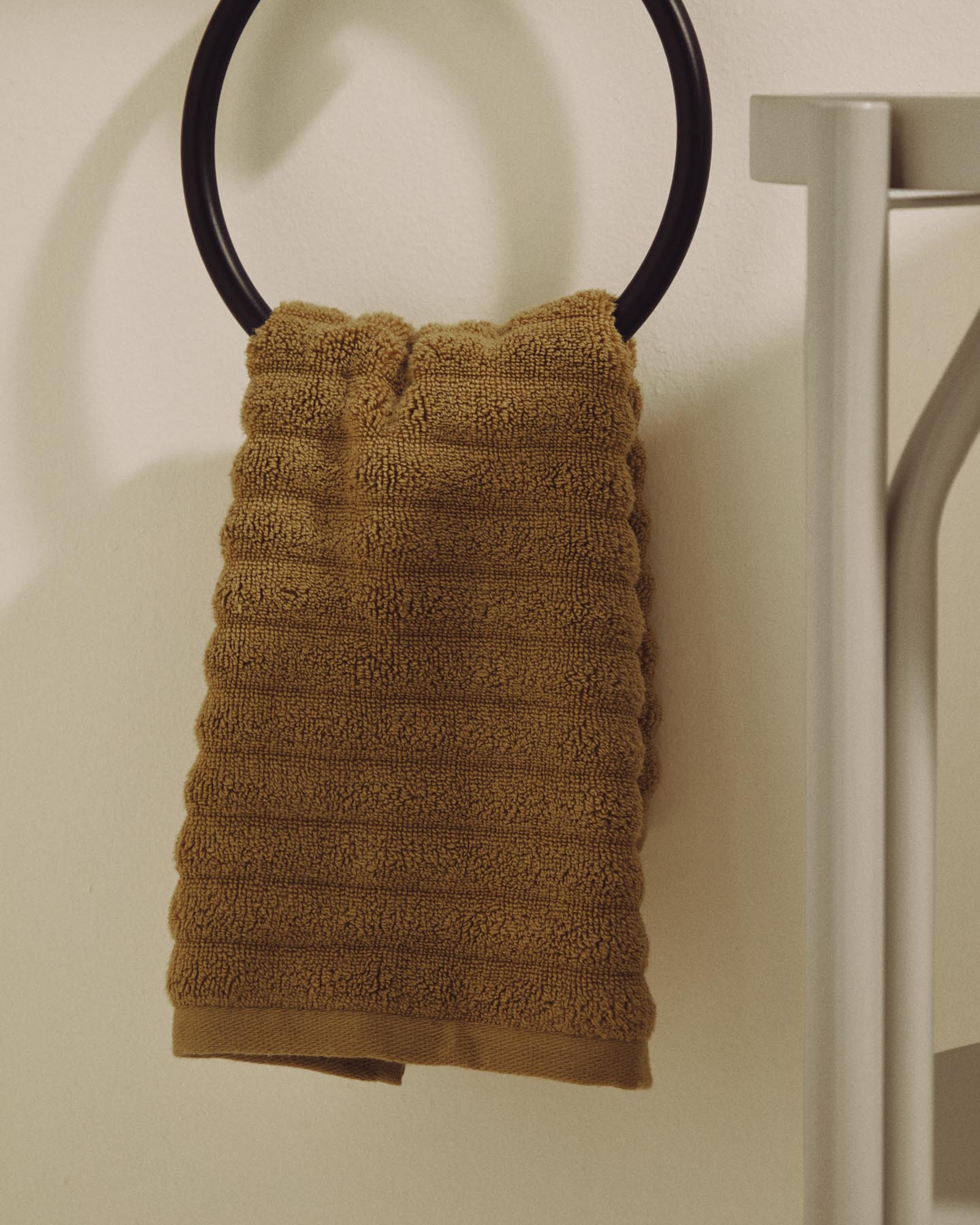 Toilettenhandtuch Navira aus 100 % Baumwolle, hellgrün, 30 x 50 cm in Hellgrün präsentiert im Onlineshop von KAQTU Design AG. Handtuch ist von Kave Home