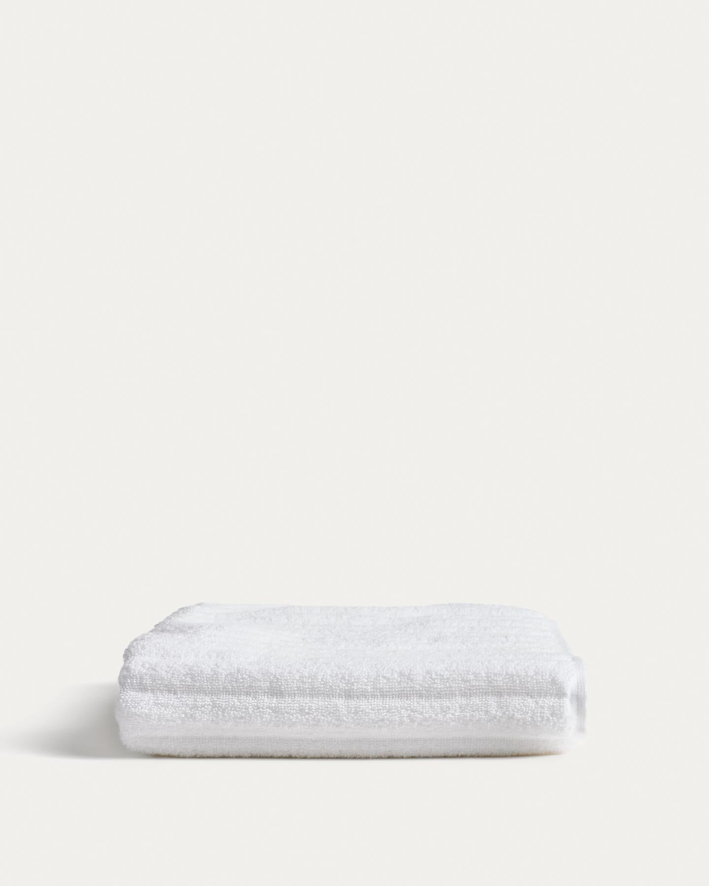 Handtuch Navira aus 100 % Baumwolle, weiß, 50 x 90 cm in Weiß präsentiert im Onlineshop von KAQTU Design AG. Handtuch ist von Kave Home