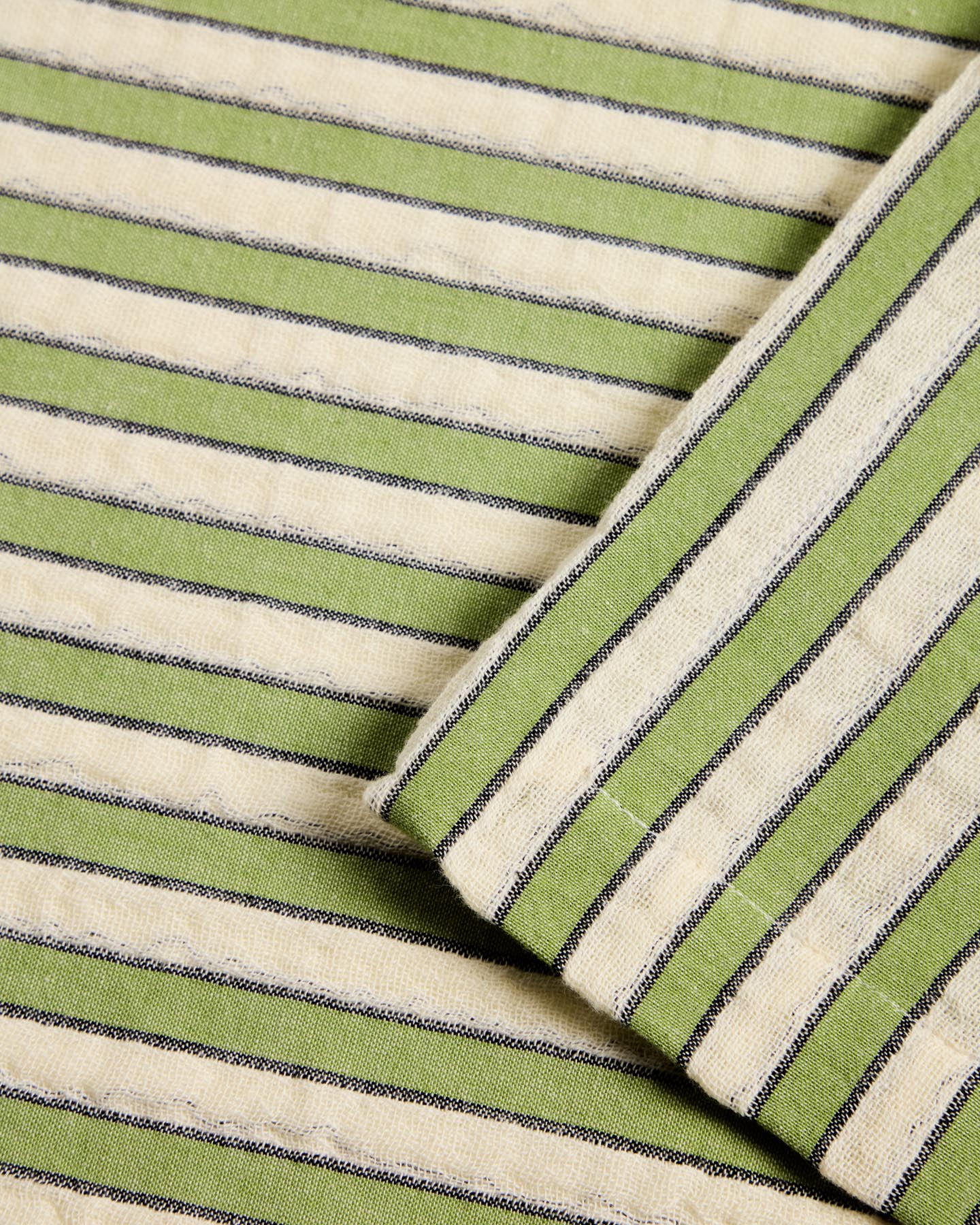 Set Ulena mit 2 einzelnen Tischdecken aus 100 % Baumwolle mit grünen Streifen, 35 x 50 cm in Grün präsentiert im Onlineshop von KAQTU Design AG. Tischset ist von Kave Home